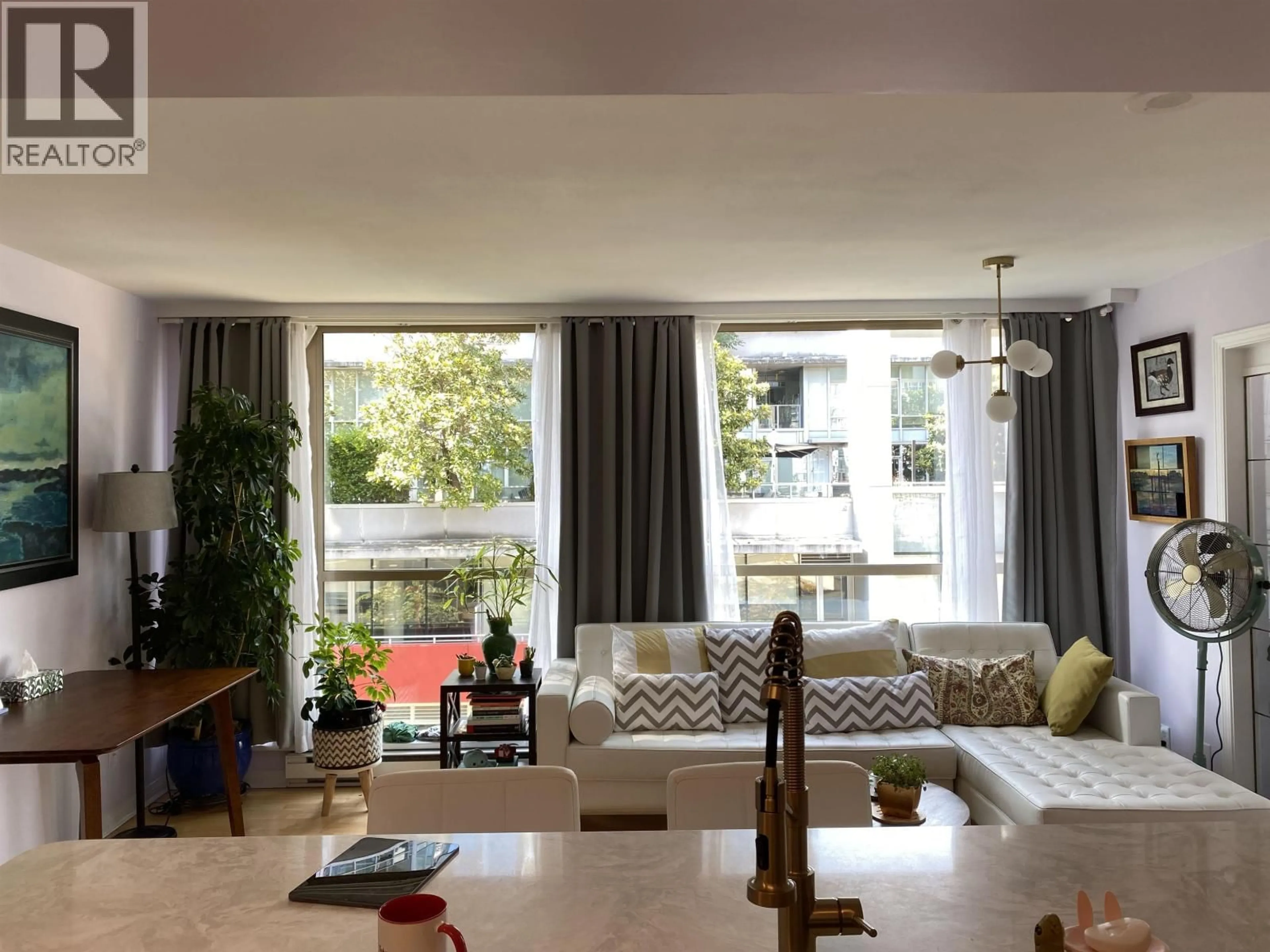 Living room with furniture, unknown for 609 - 822 HOMER STREET, Vancouver British Columbia V6B6M3