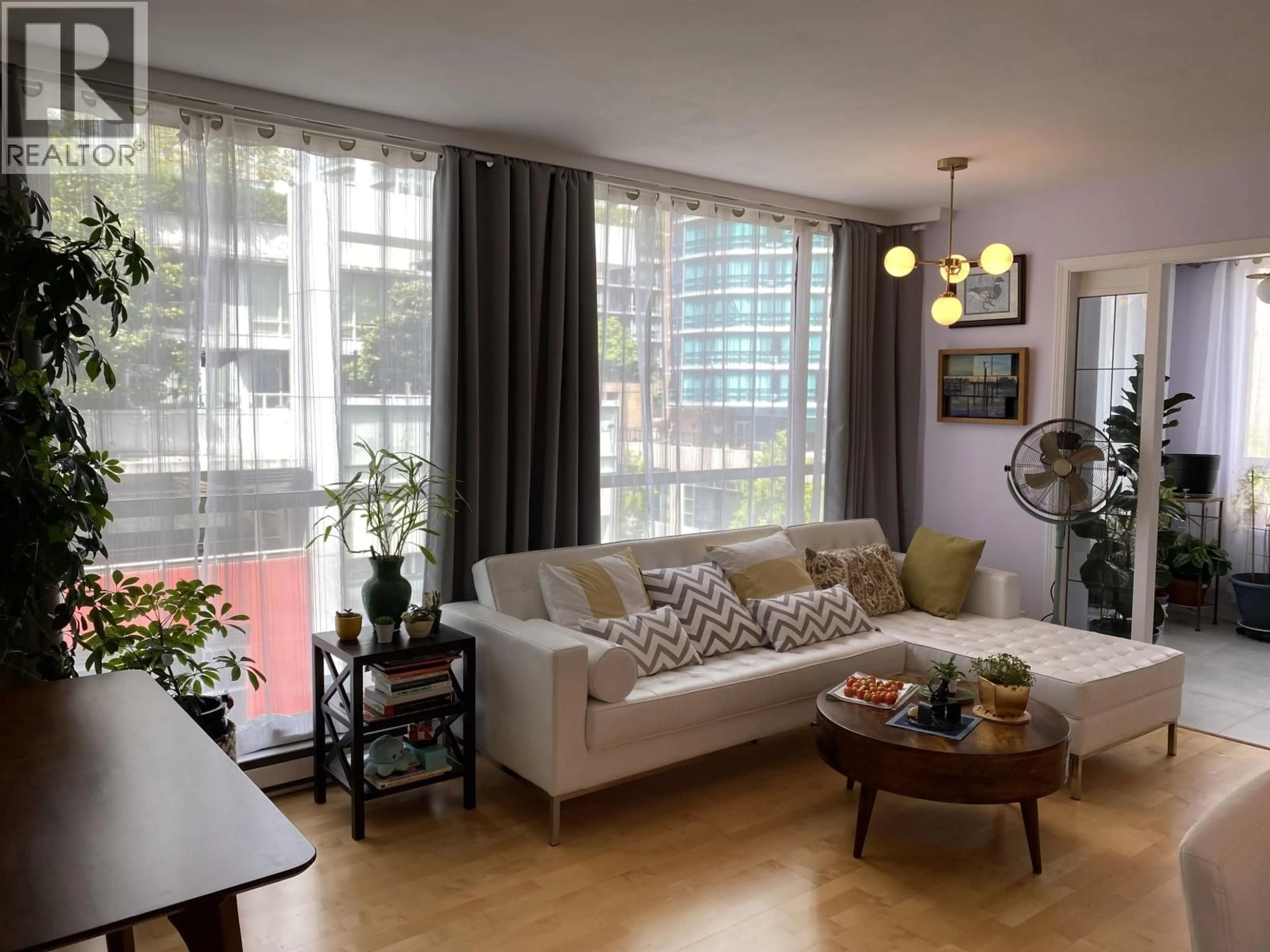 Living room with furniture, wood/laminate floor for 609 - 822 HOMER STREET, Vancouver British Columbia V6B6M3