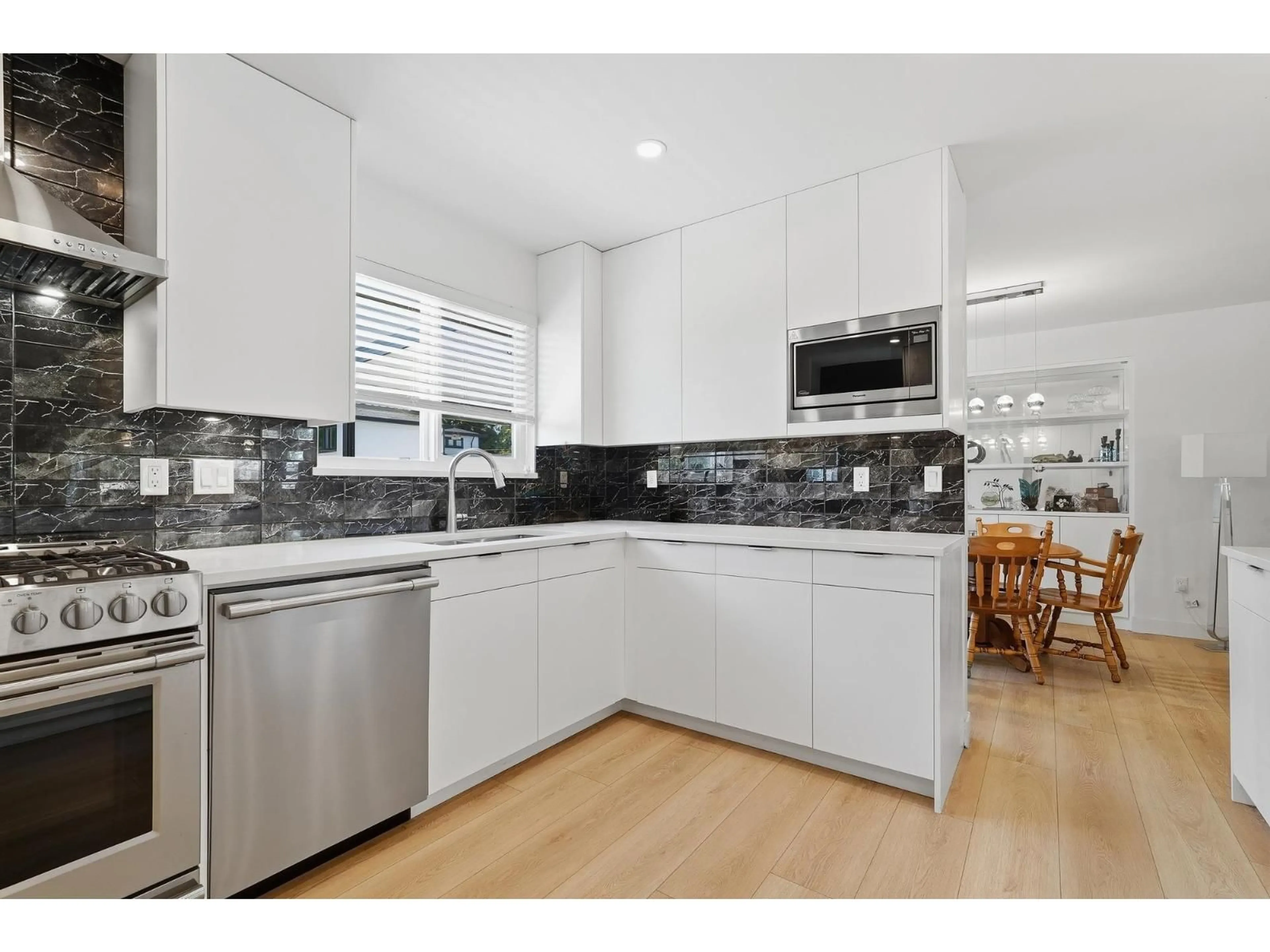 Open concept kitchen, ceramic/tile floor for 14348 GLADSTONE DRIVE, Surrey British Columbia V3R5R9
