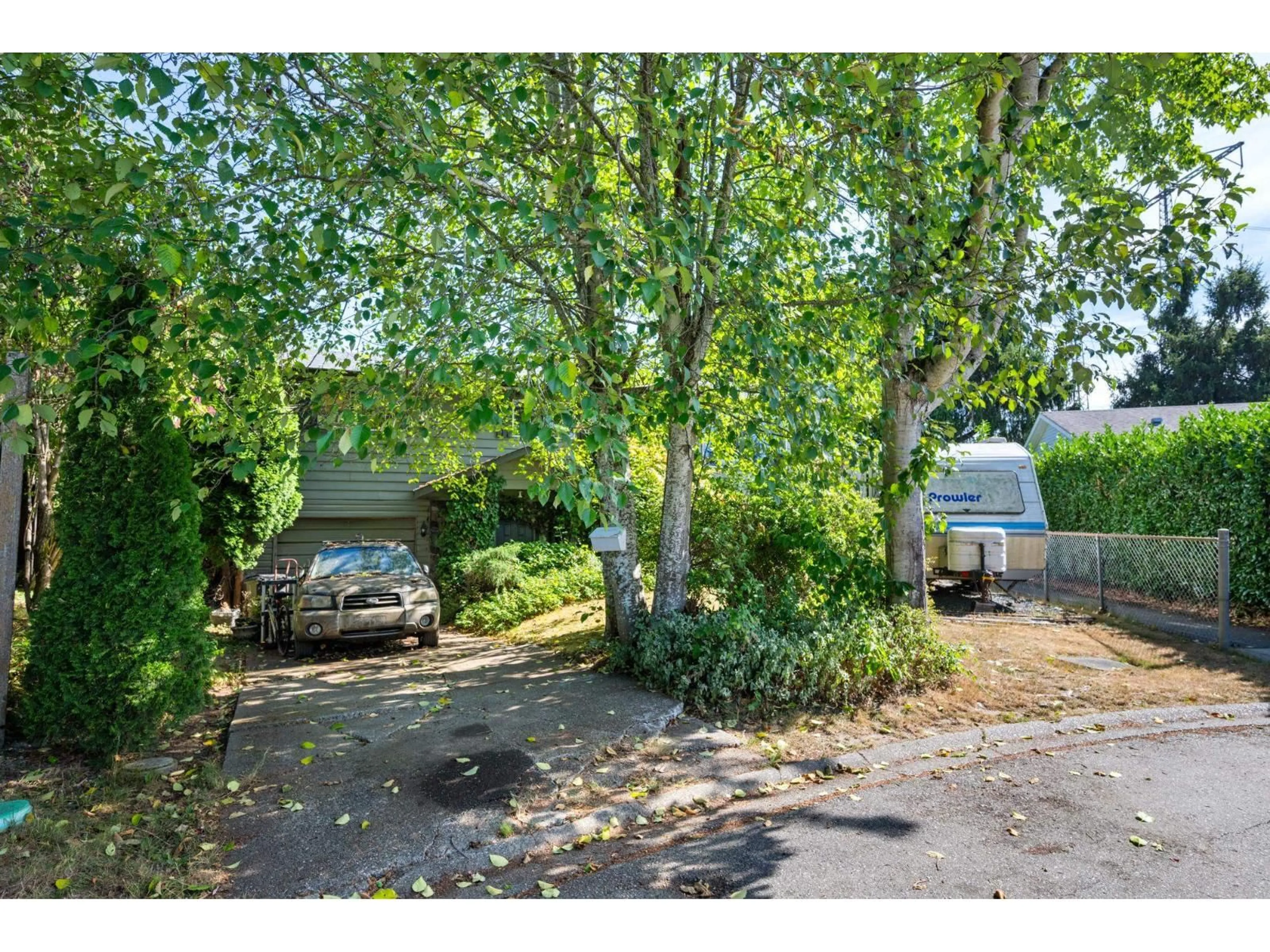 A pic from outside/outdoor area/front of a property/back of a property/a pic from drone, street for 18291 BAYARD PLACE, Surrey British Columbia V3S5C4