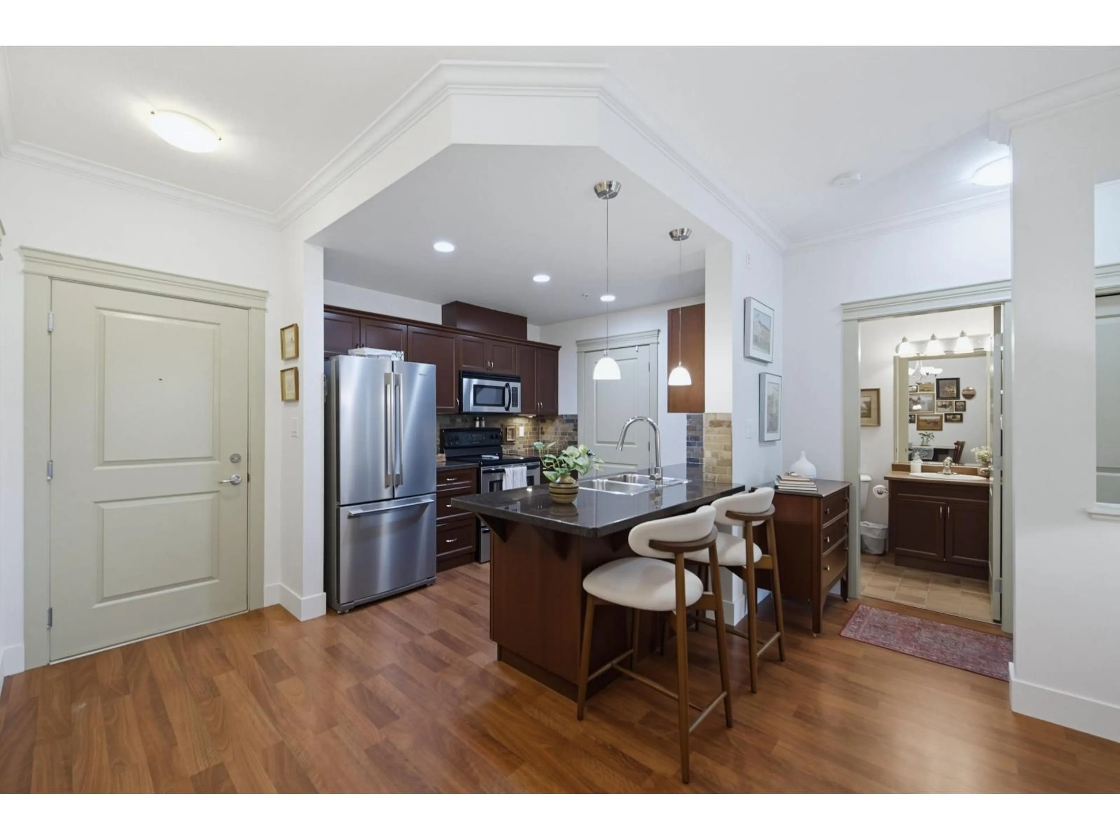 Open concept kitchen, unknown for 102 - 33338 MAYFAIR AVENUE, Abbotsford British Columbia V2S0A4