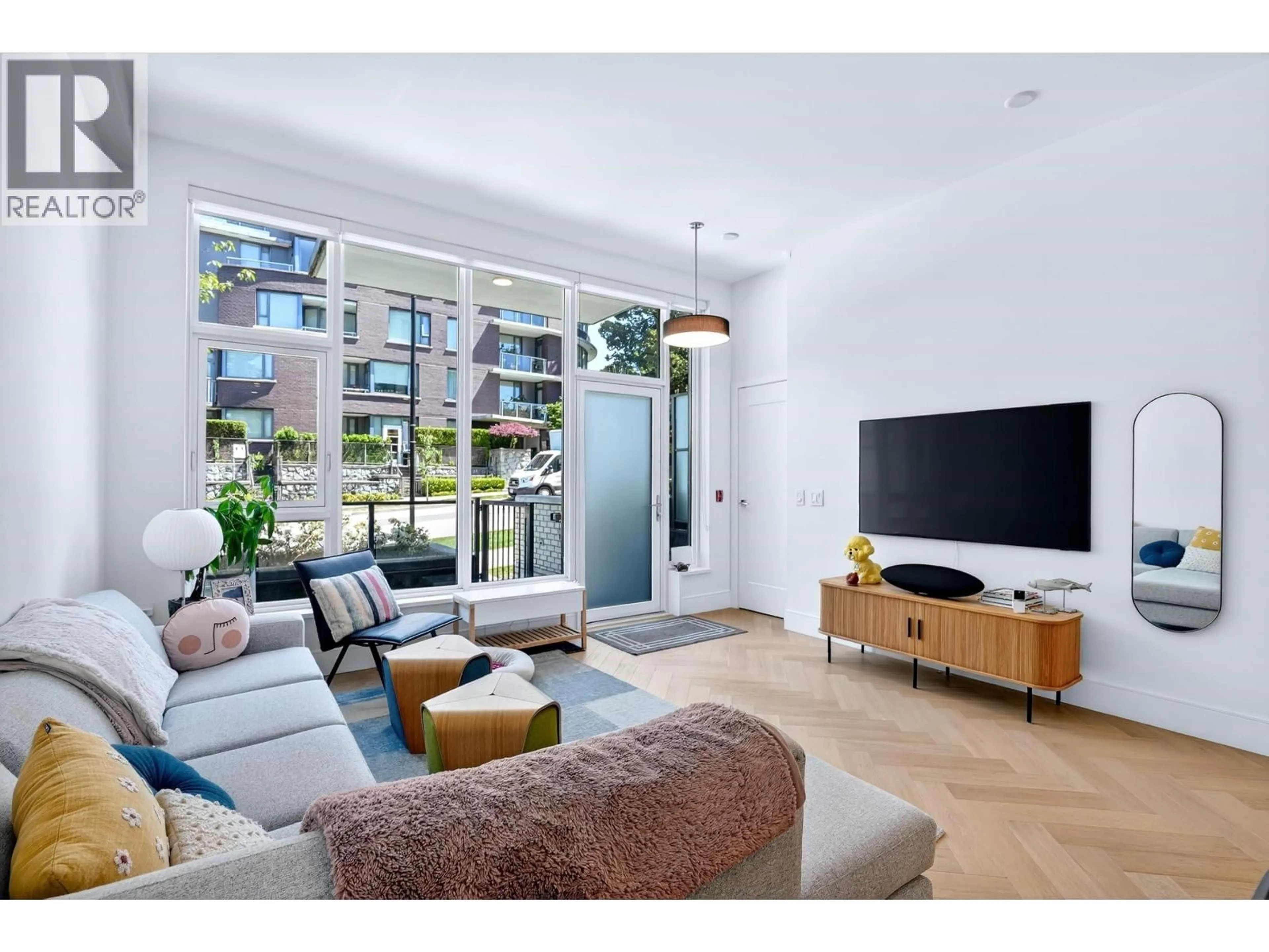 Living room with furniture, unknown for 518 30TH AVENUE, Vancouver British Columbia V5Z0J7