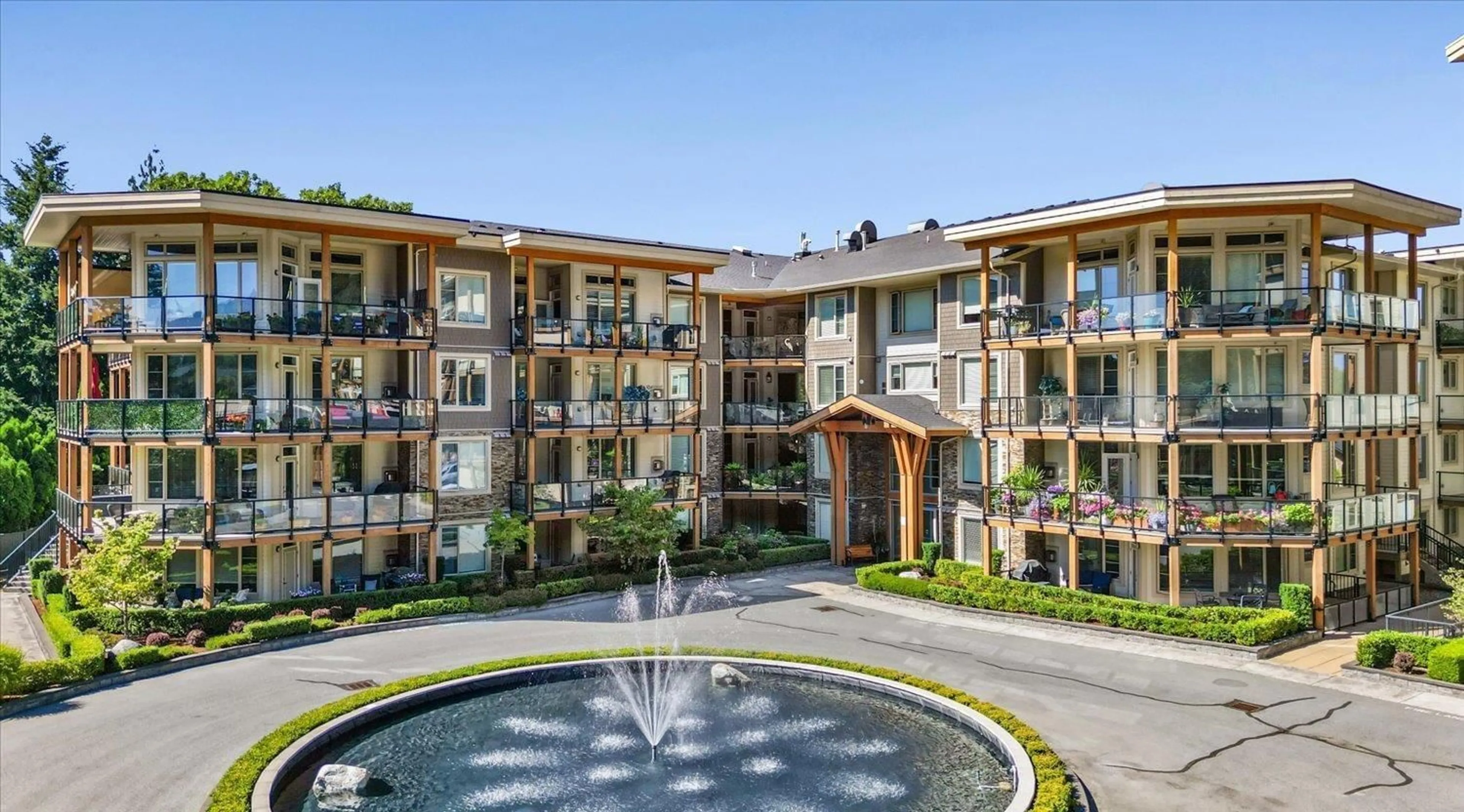 Patio, water/lake/river/ocean view for 408 - 45754 KEITH WILSON ROAD, Chilliwack British Columbia V2R0X3