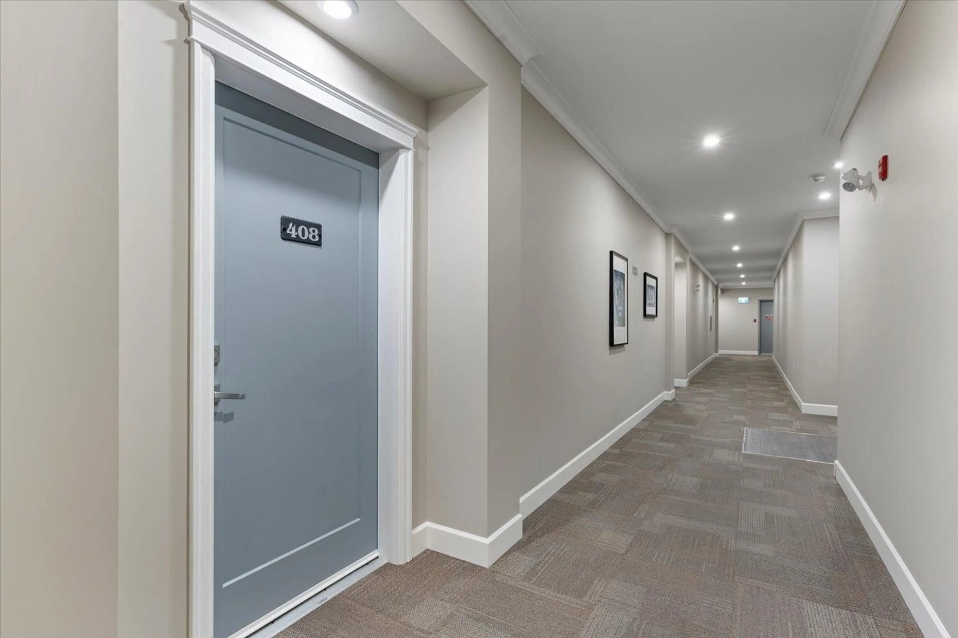Indoor foyer for 408 - 45754 KEITH WILSON ROAD, Chilliwack British Columbia V2R0X3