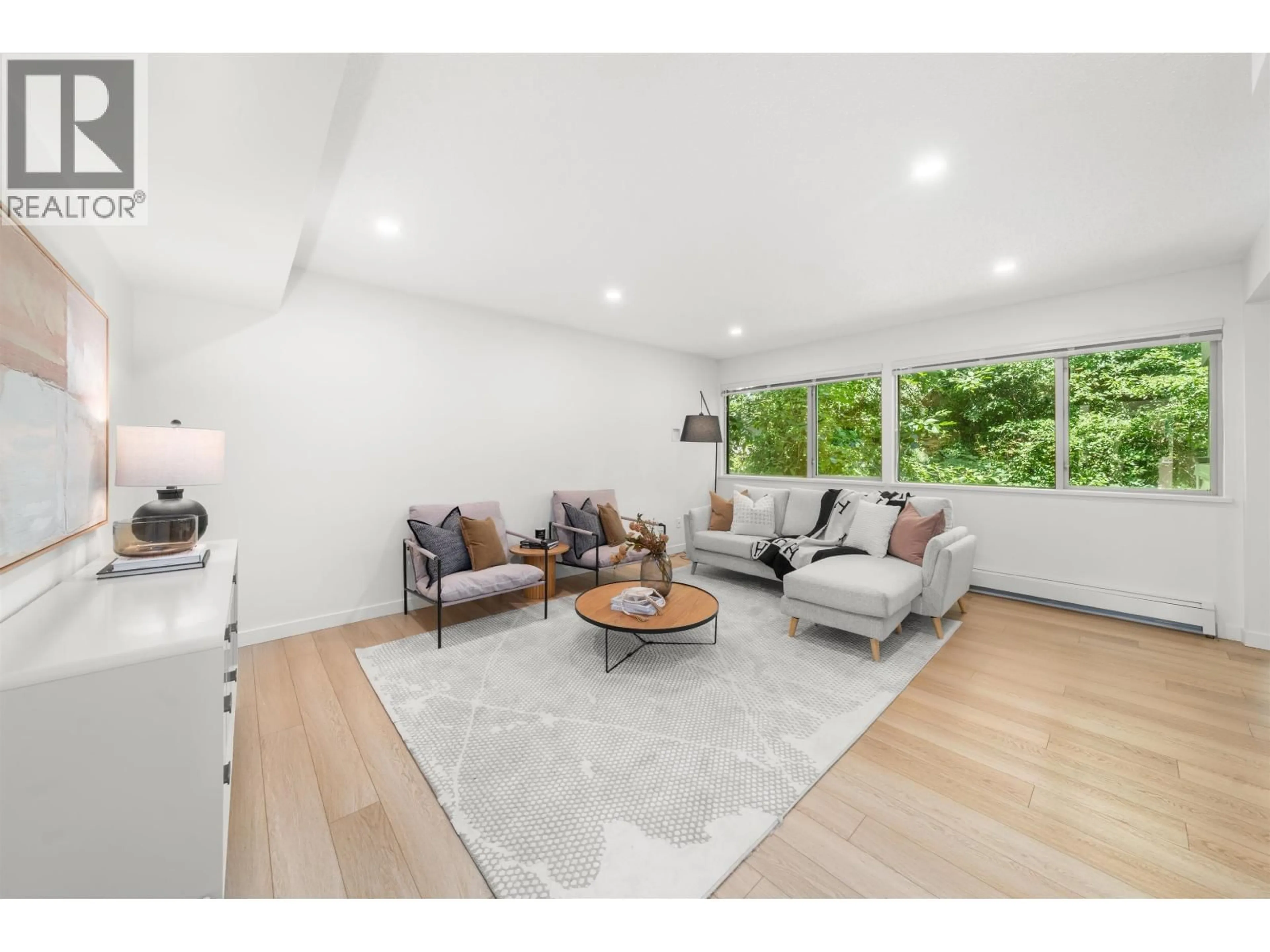 Living room with furniture, wood/laminate floor for 879 WESTVIEW CRESCENT, North Vancouver British Columbia V7N2L5