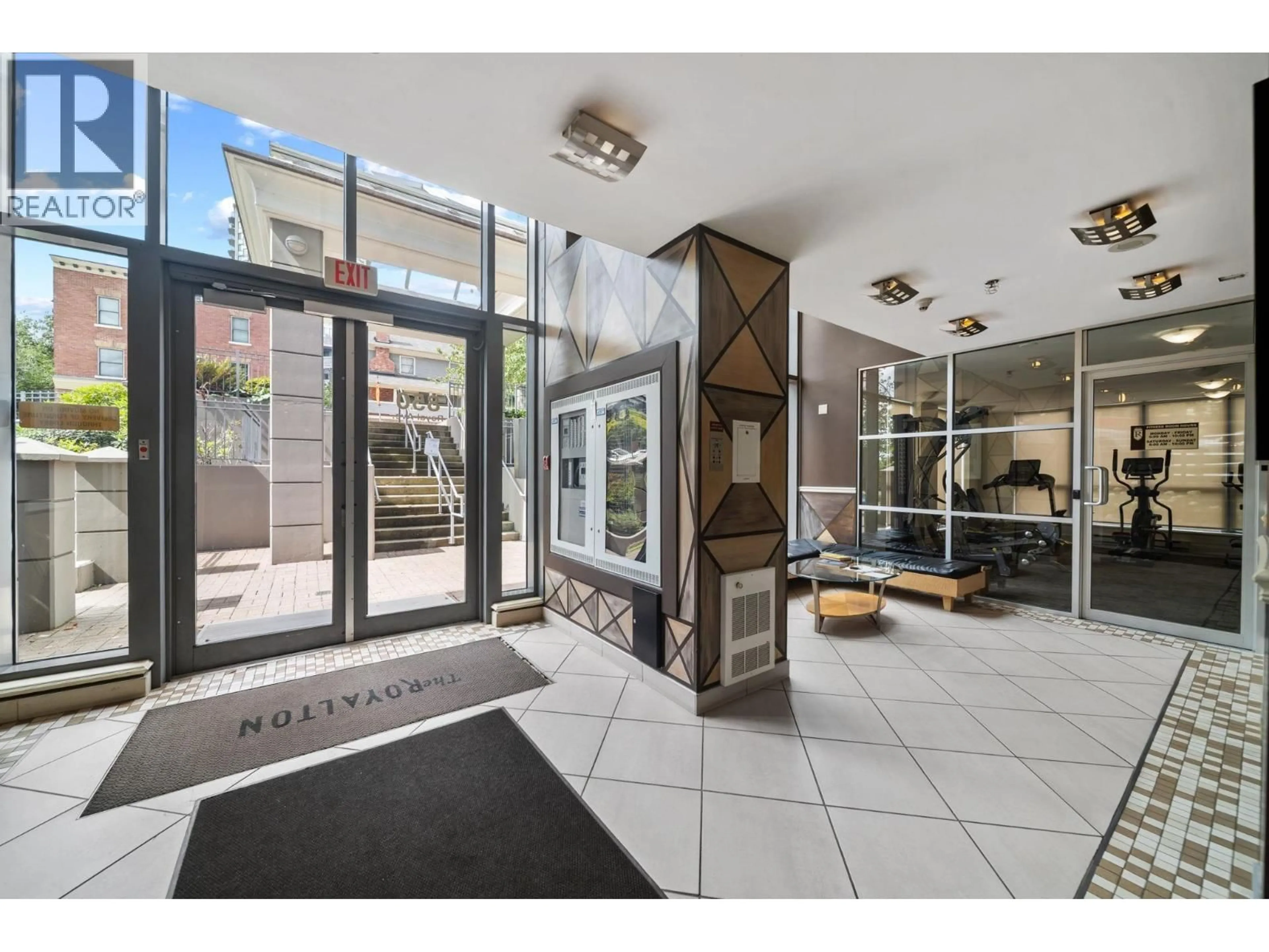 Indoor foyer for 101 - 850 ROYAL AVENUE, New Westminster British Columbia V3M1A6
