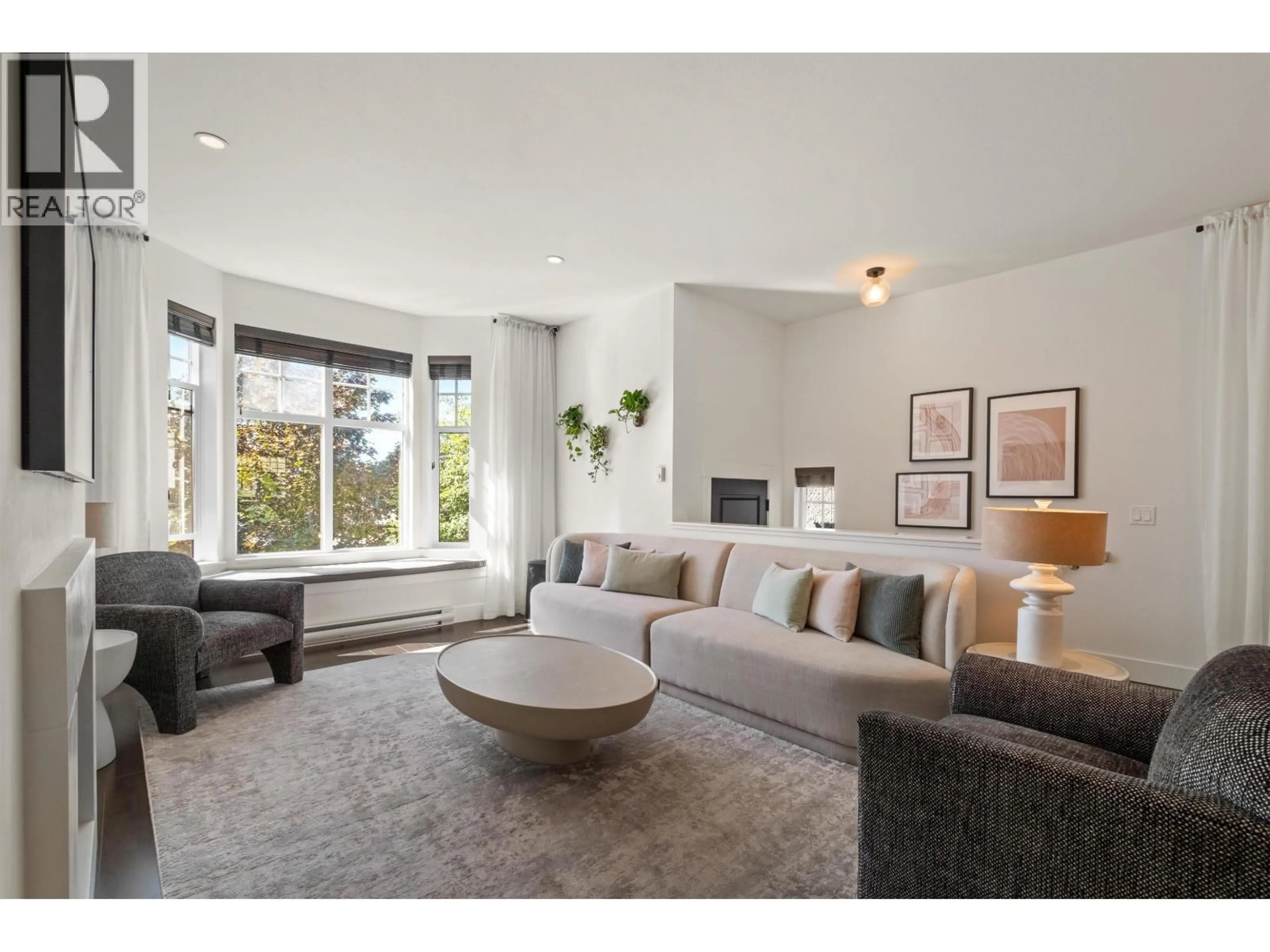 Living room with furniture, unknown for 1 - 3439 ROXTON AVENUE, Coquitlam British Columbia V3B3H7