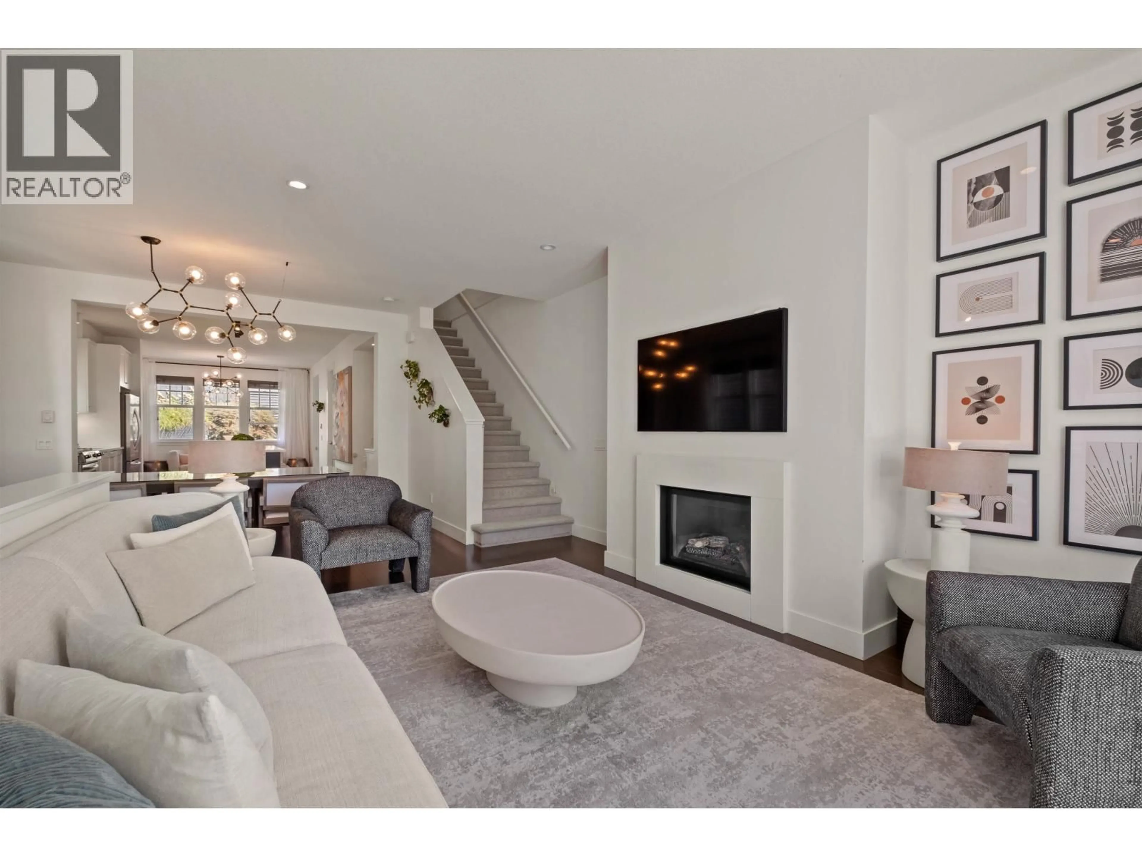 Living room with furniture, unknown for 1 - 3439 ROXTON AVENUE, Coquitlam British Columbia V3B3H7