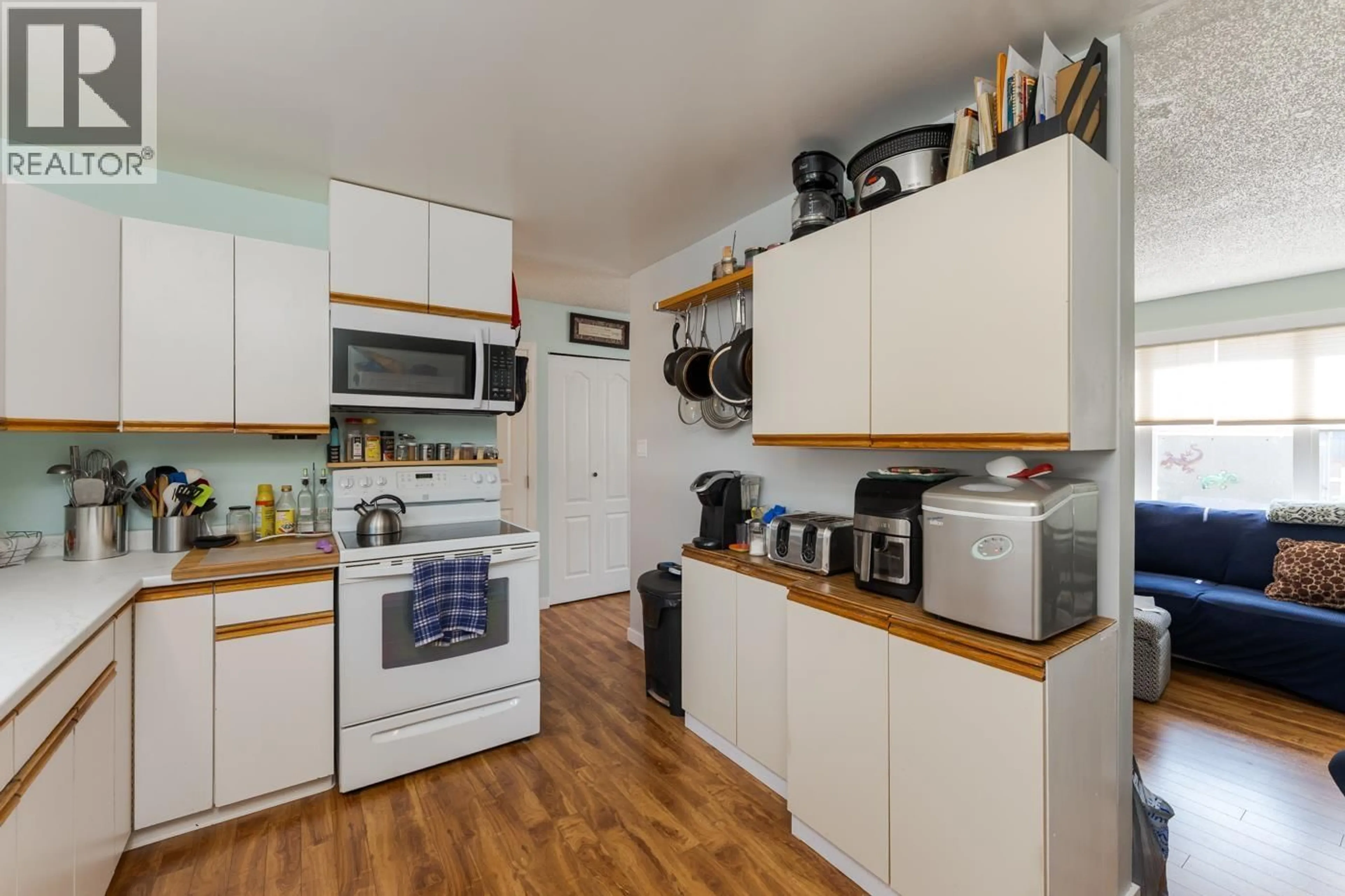 Standard kitchen, wood/laminate floor for 180 MCARTHUR PLACE, Prince George British Columbia V2M5N4