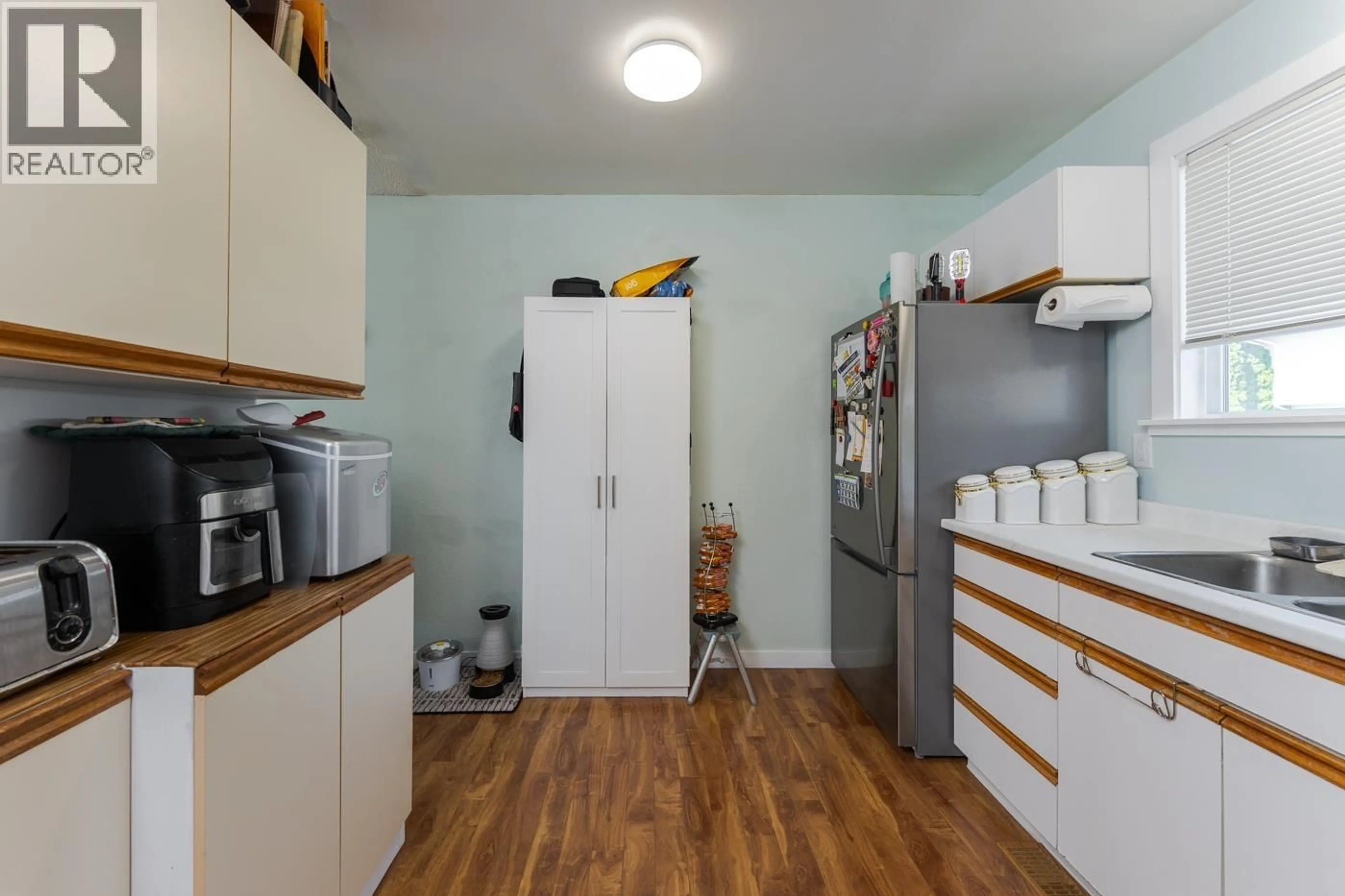 Standard kitchen, unknown for 180 MCARTHUR PLACE, Prince George British Columbia V2M5N4