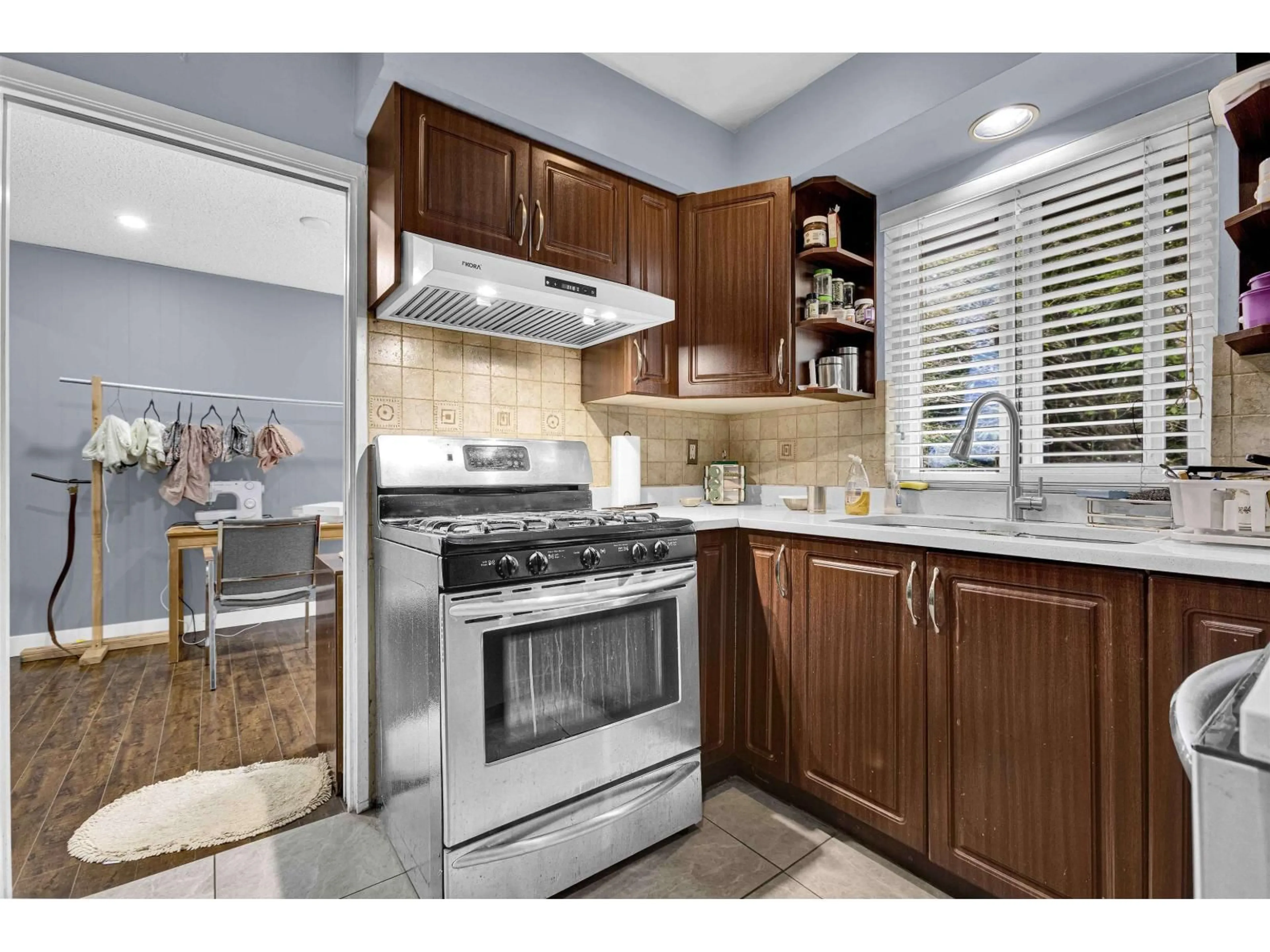Standard kitchen, ceramic/tile floor for 7059 BARKLEY PLACE, Delta British Columbia V4E1T8