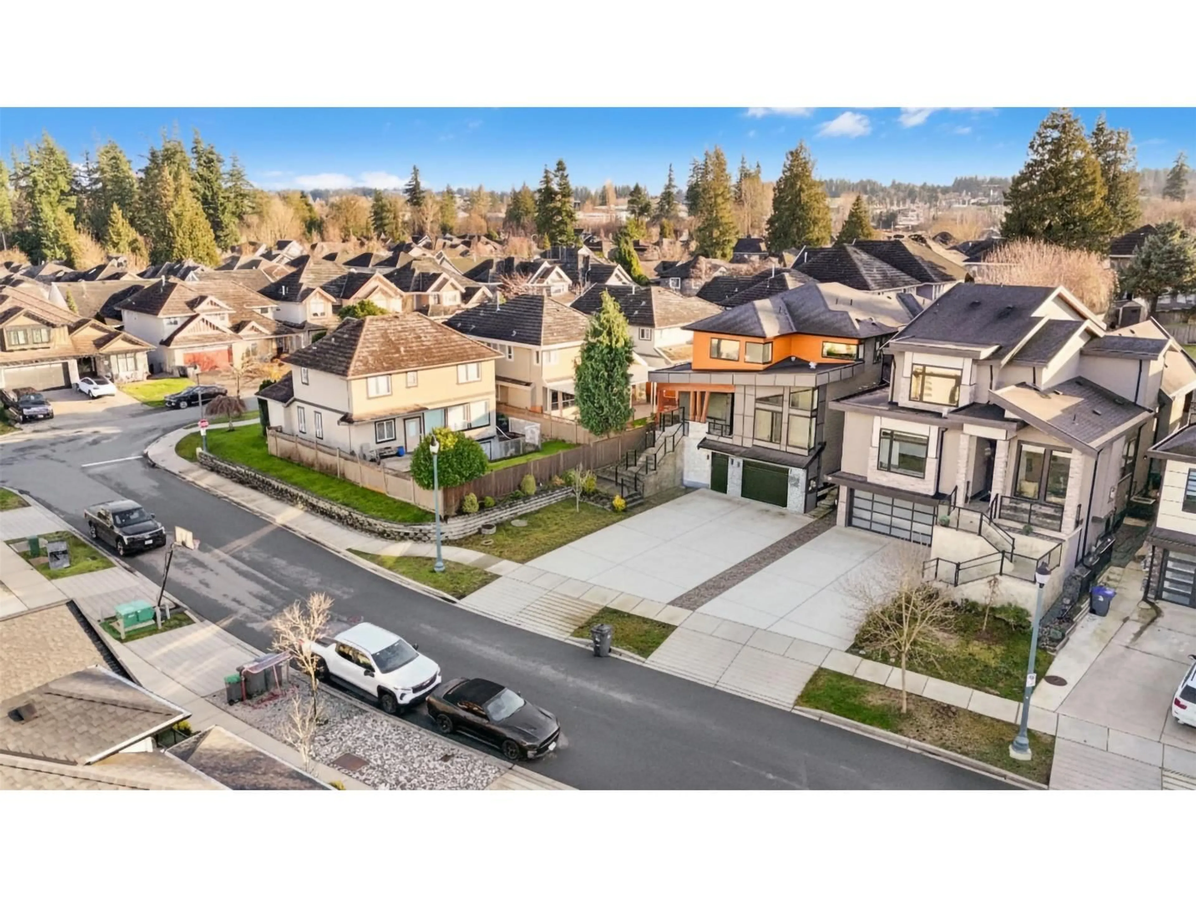 A pic from outside/outdoor area/front of a property/back of a property/a pic from drone, mountain view for 14932 35A AVENUE, Surrey British Columbia V3Z0Y7