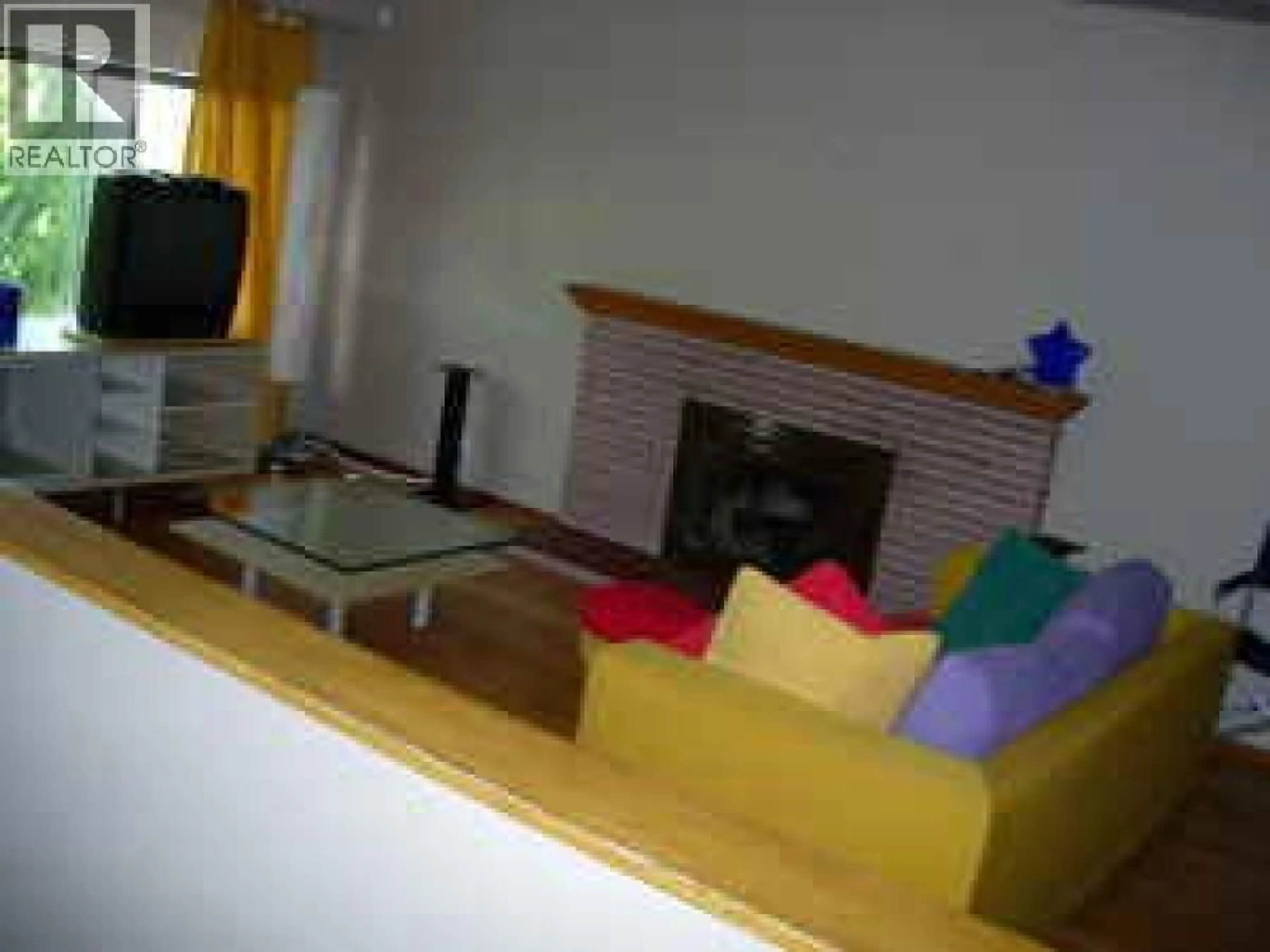 Living room with furniture, unknown for 5010 LORRAINE AVENUE, Burnaby British Columbia V5G2S2