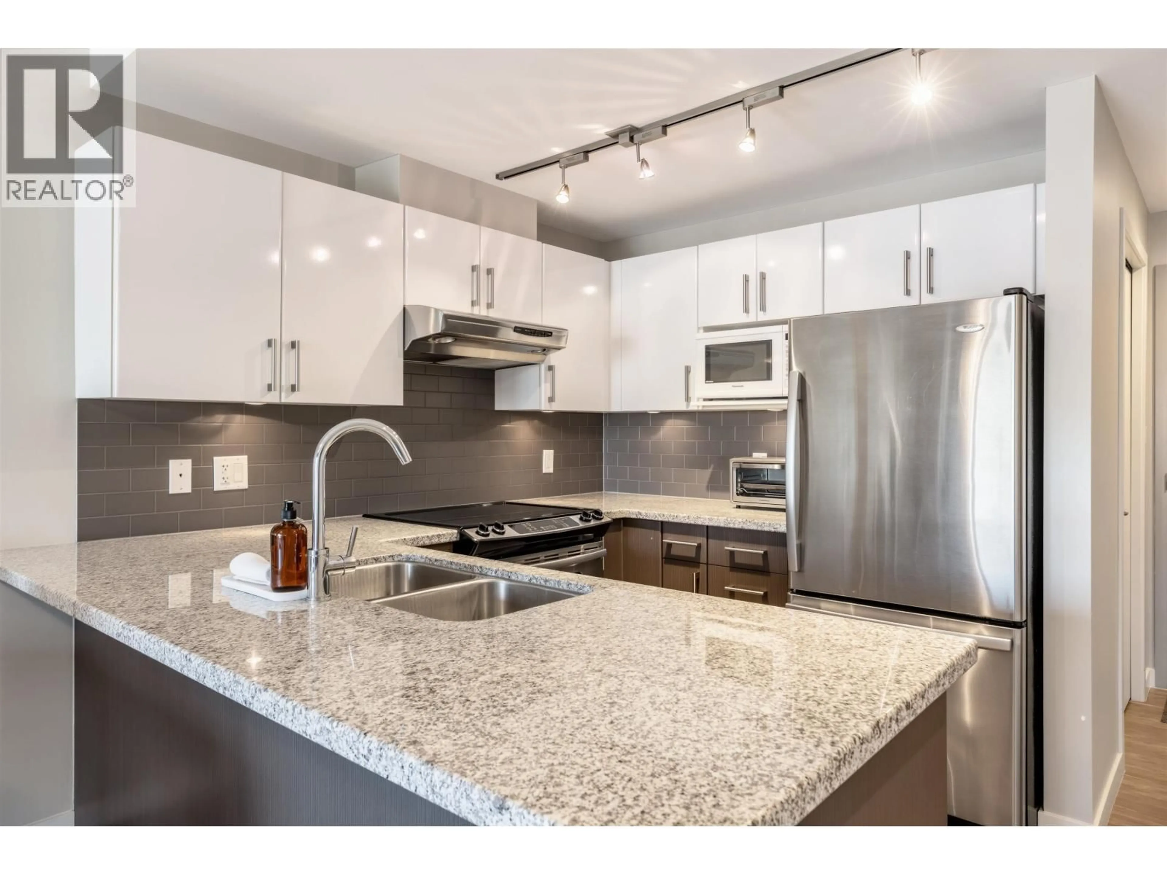 Open concept kitchen, ceramic/tile floor for 1904 - 14 BEGBIE STREET, New Westminster British Columbia V3M0C4