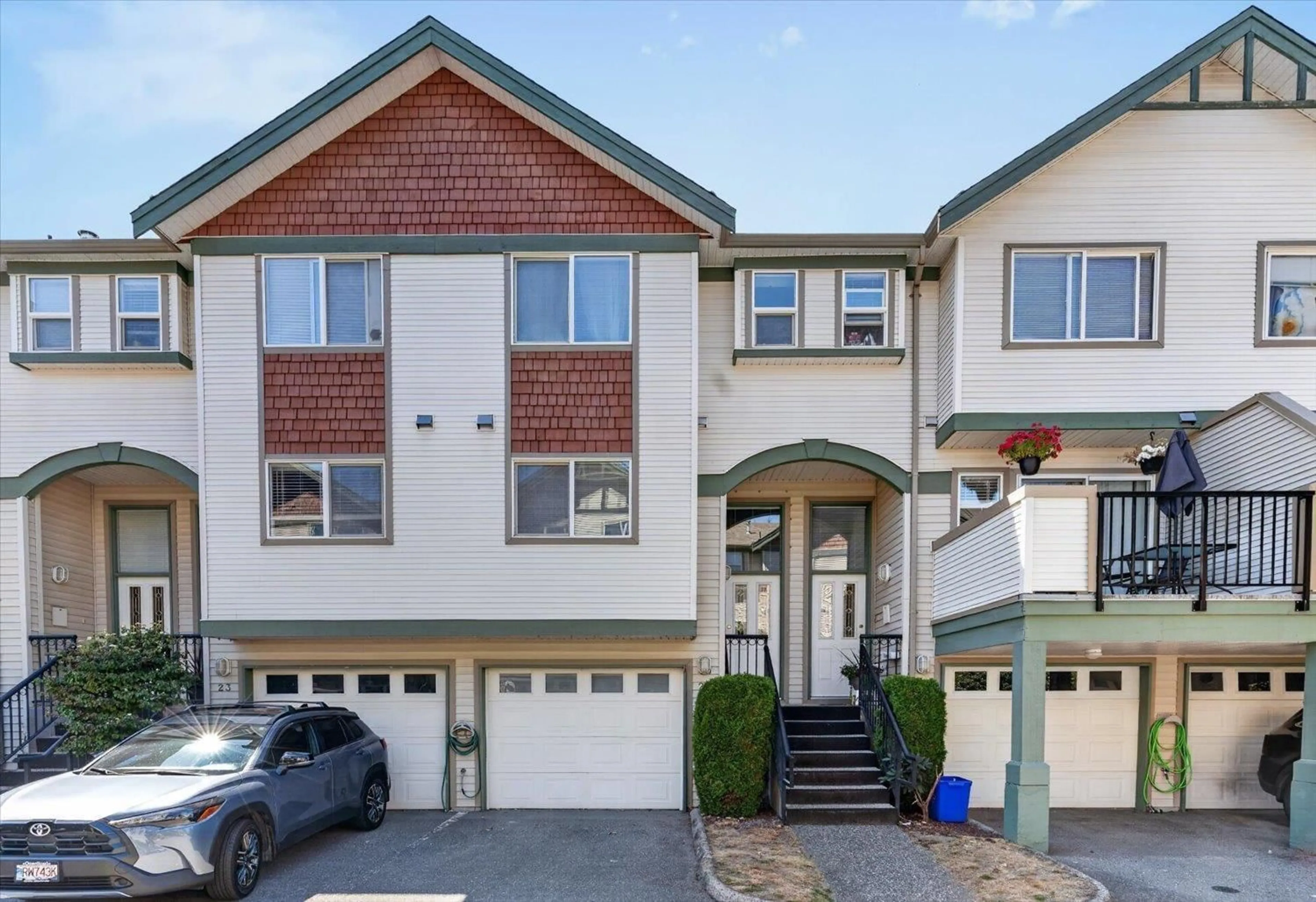 Home with vinyl exterior material, street for 24 - 9470 HAZEL STREET, Chilliwack British Columbia V2P5N1