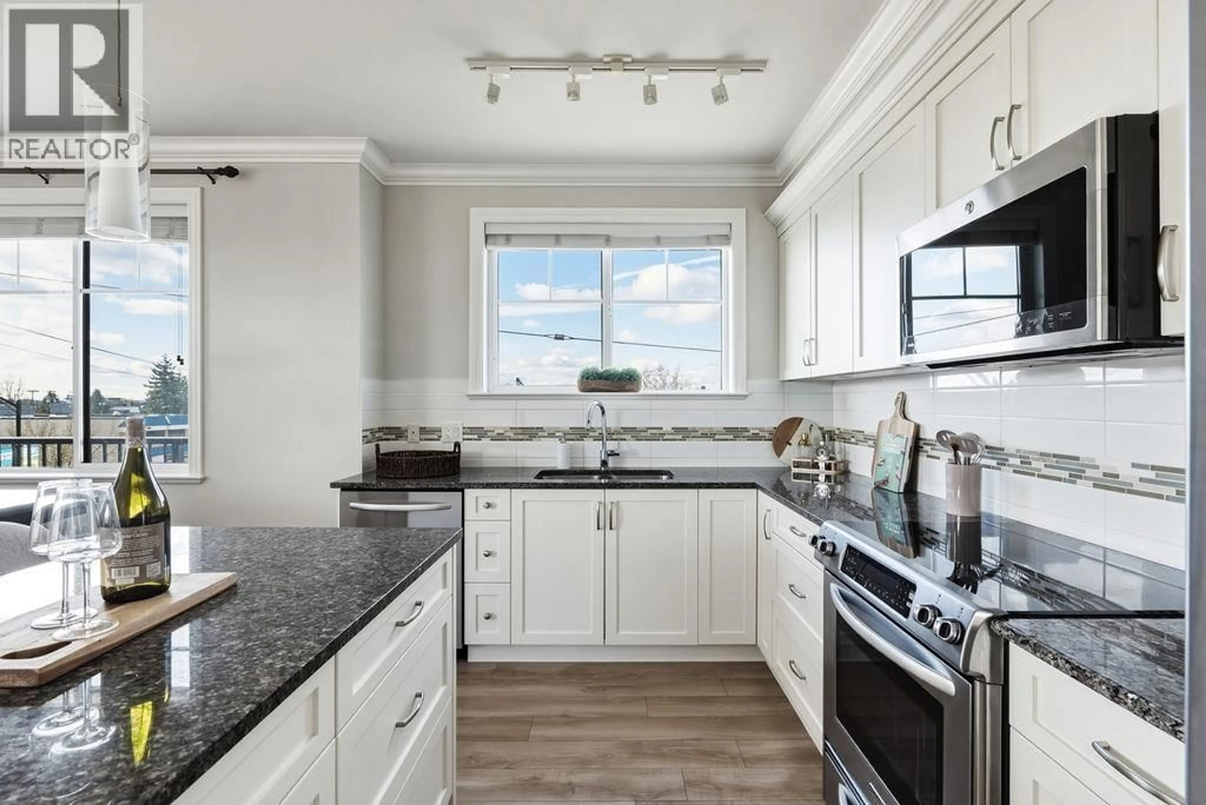 Open concept kitchen, ceramic/tile floor for 305 - 11862 226 STREET, Maple Ridge British Columbia V2X9C8