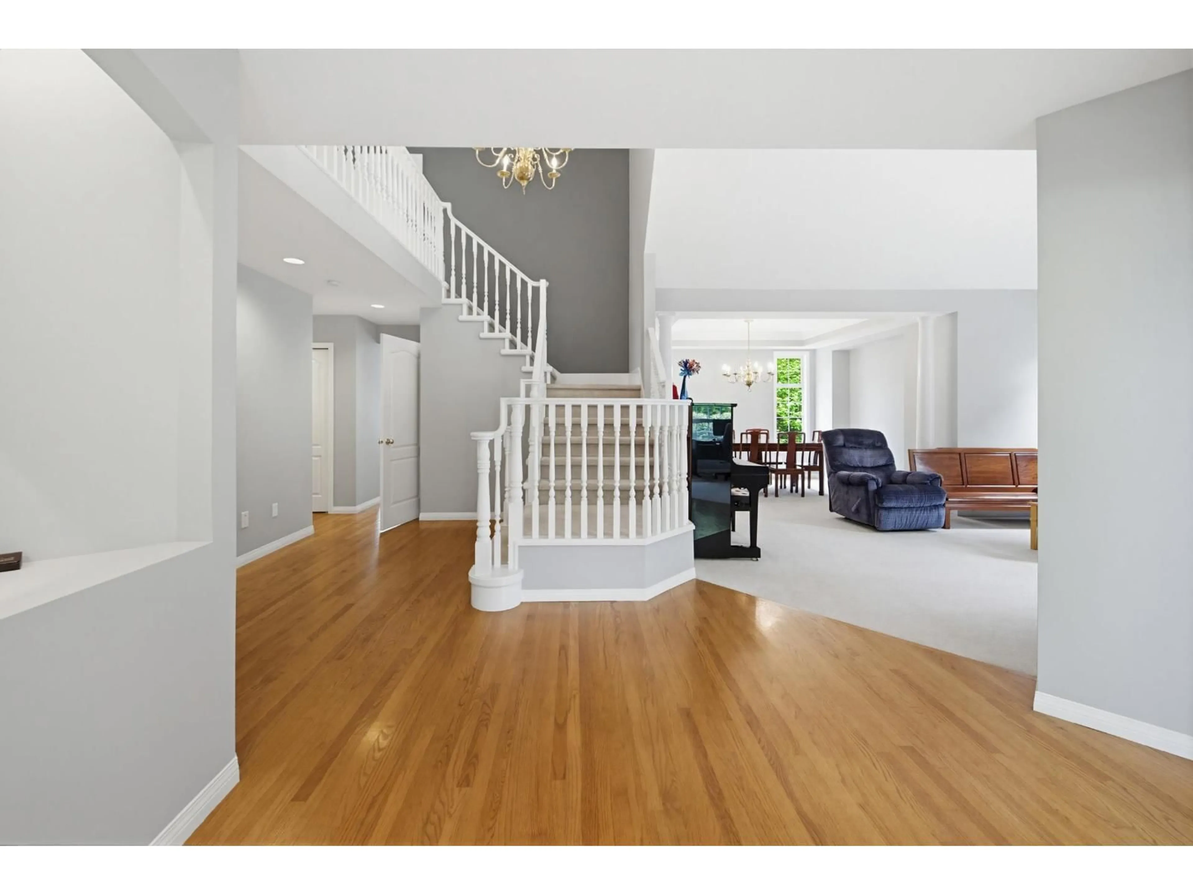 Indoor foyer for 20566 89B AVENUE, Langley British Columbia V1M2P2