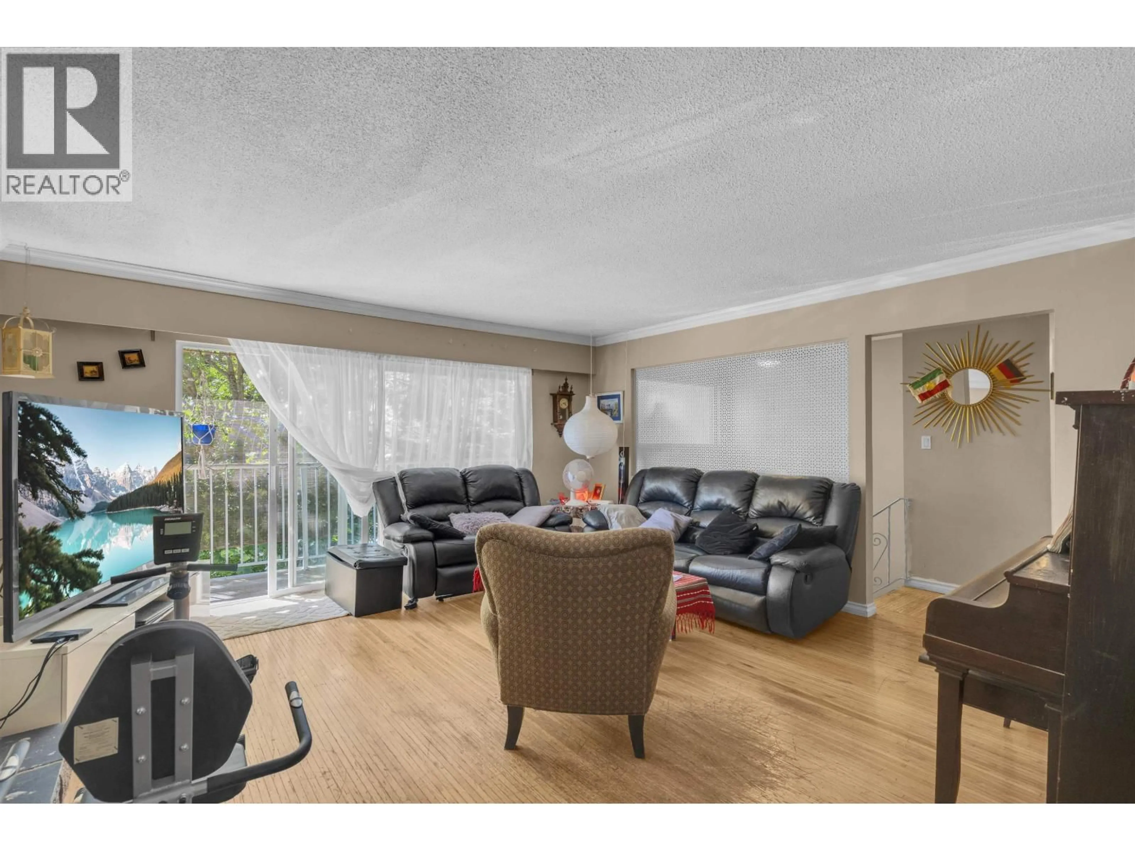 Living room with furniture, wood/laminate floor for 1825 BRUNETTE AVENUE, Coquitlam British Columbia V3K1H3