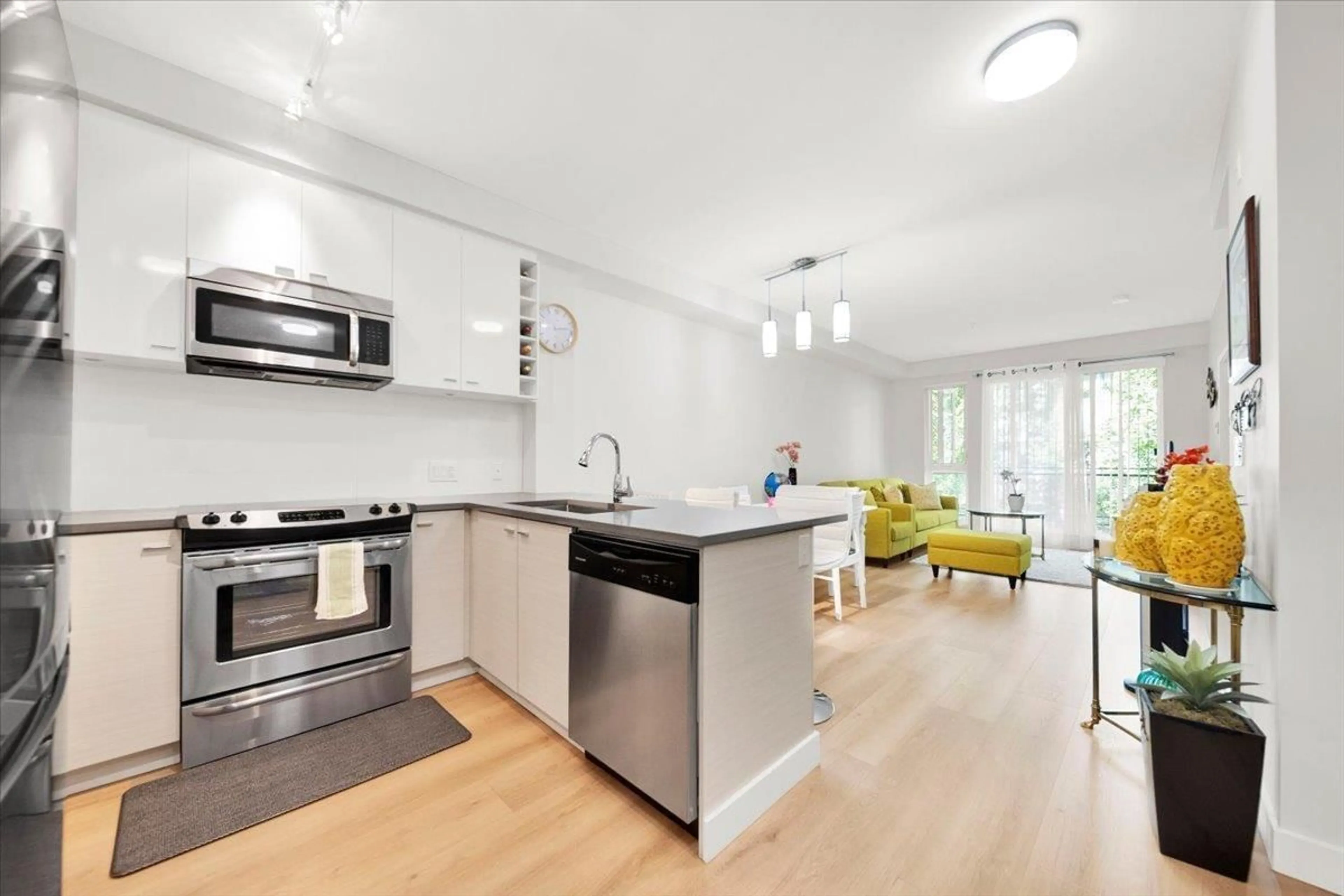 Open concept kitchen, unknown for 201 - 13925 FRASER HIGHWAY, Surrey British Columbia V3T4E6