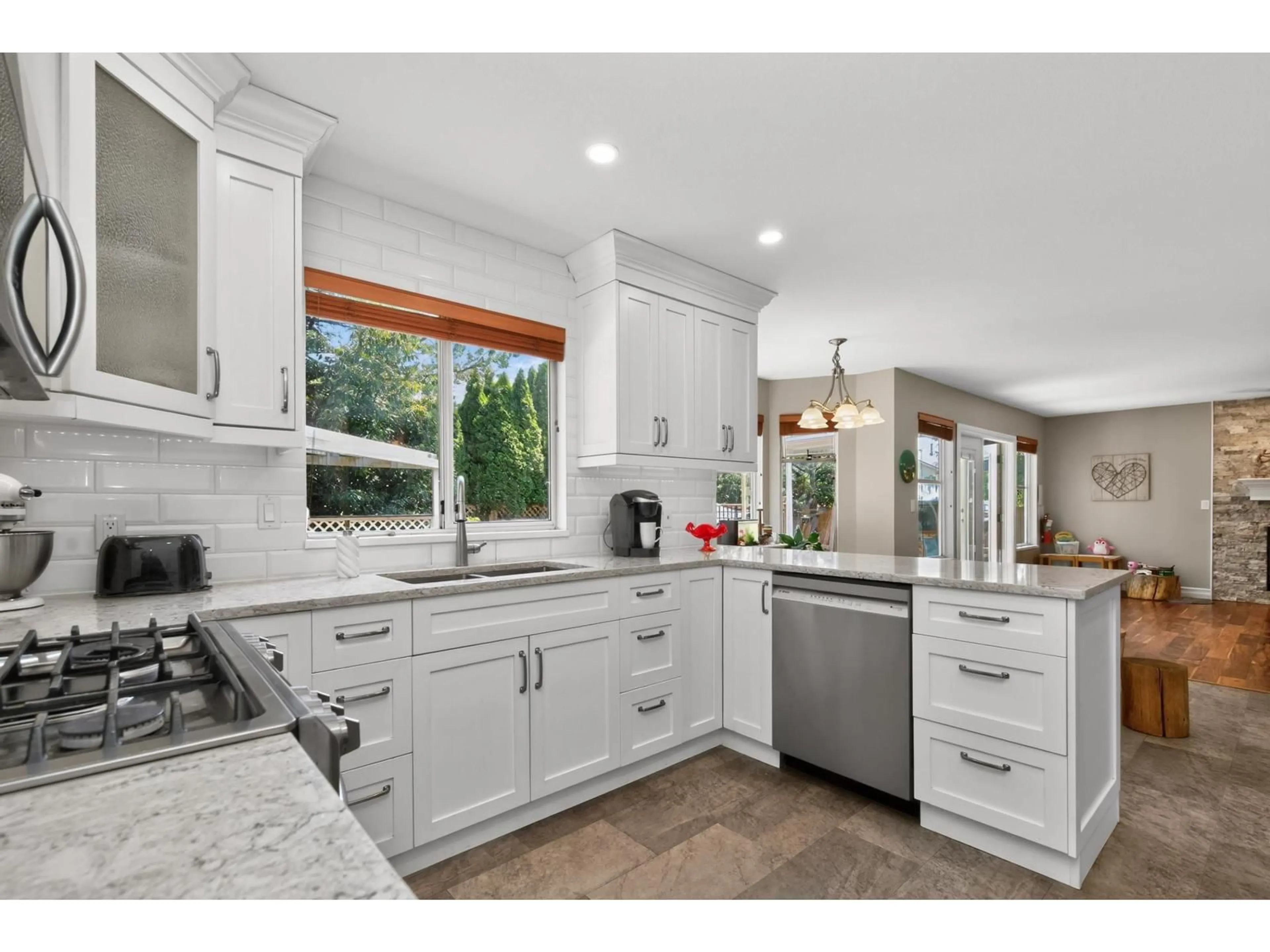 Open concept kitchen, ceramic/tile floor for 5860 188 STREET, Surrey British Columbia V3S7M1