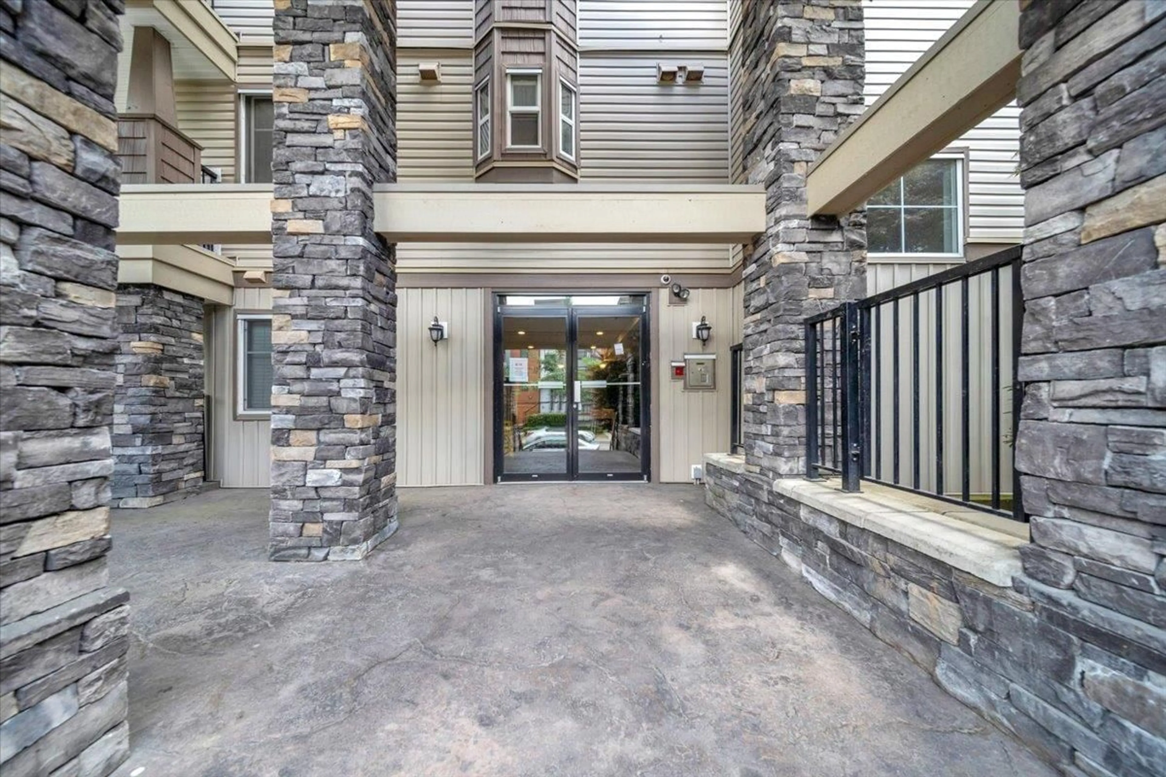Indoor entryway for 210 - 5454 198 STREET, Langley British Columbia V3A1G2