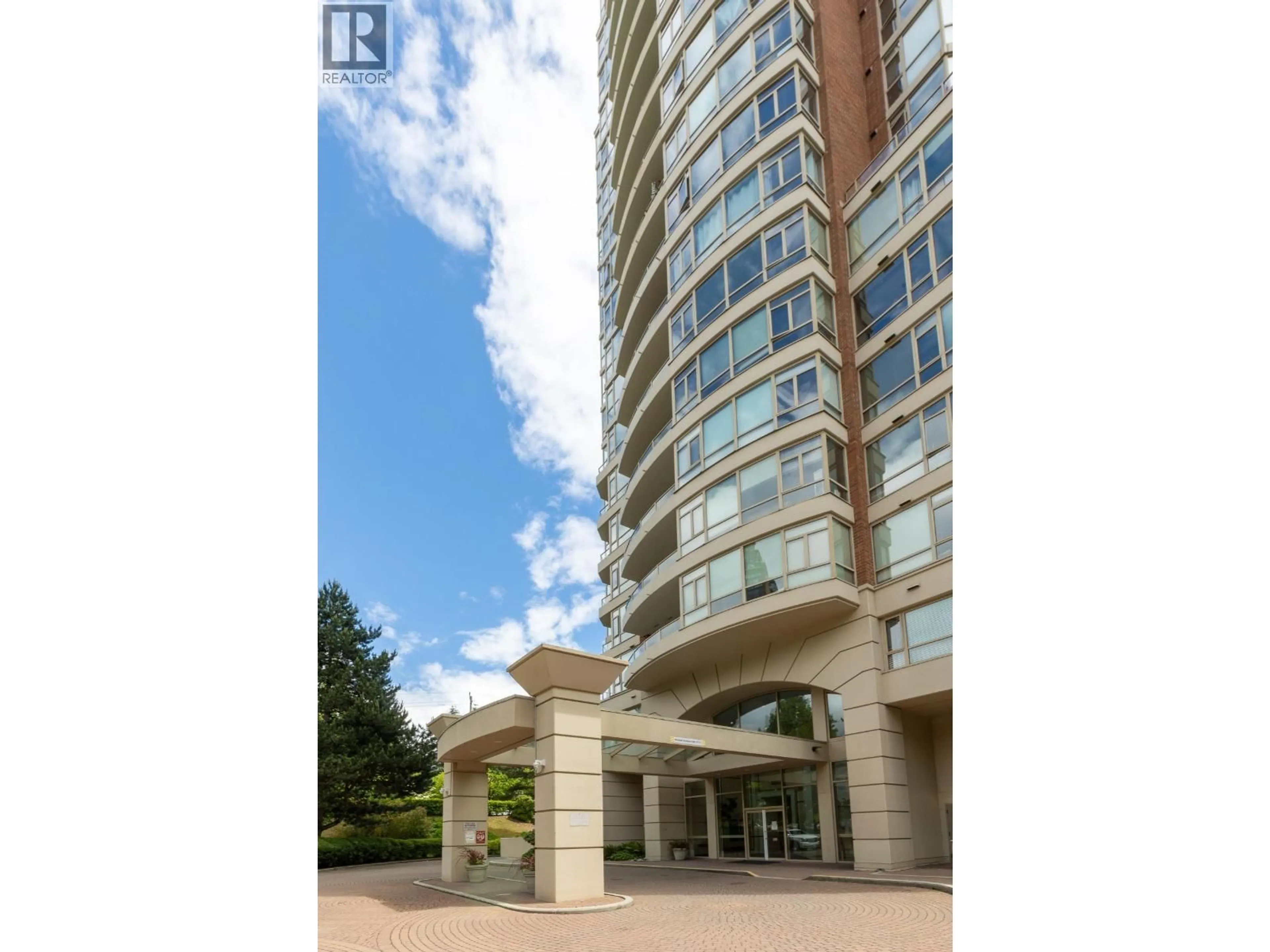Indoor foyer for 303 - 6838 STATION HILL DRIVE, Burnaby British Columbia V3N5A4