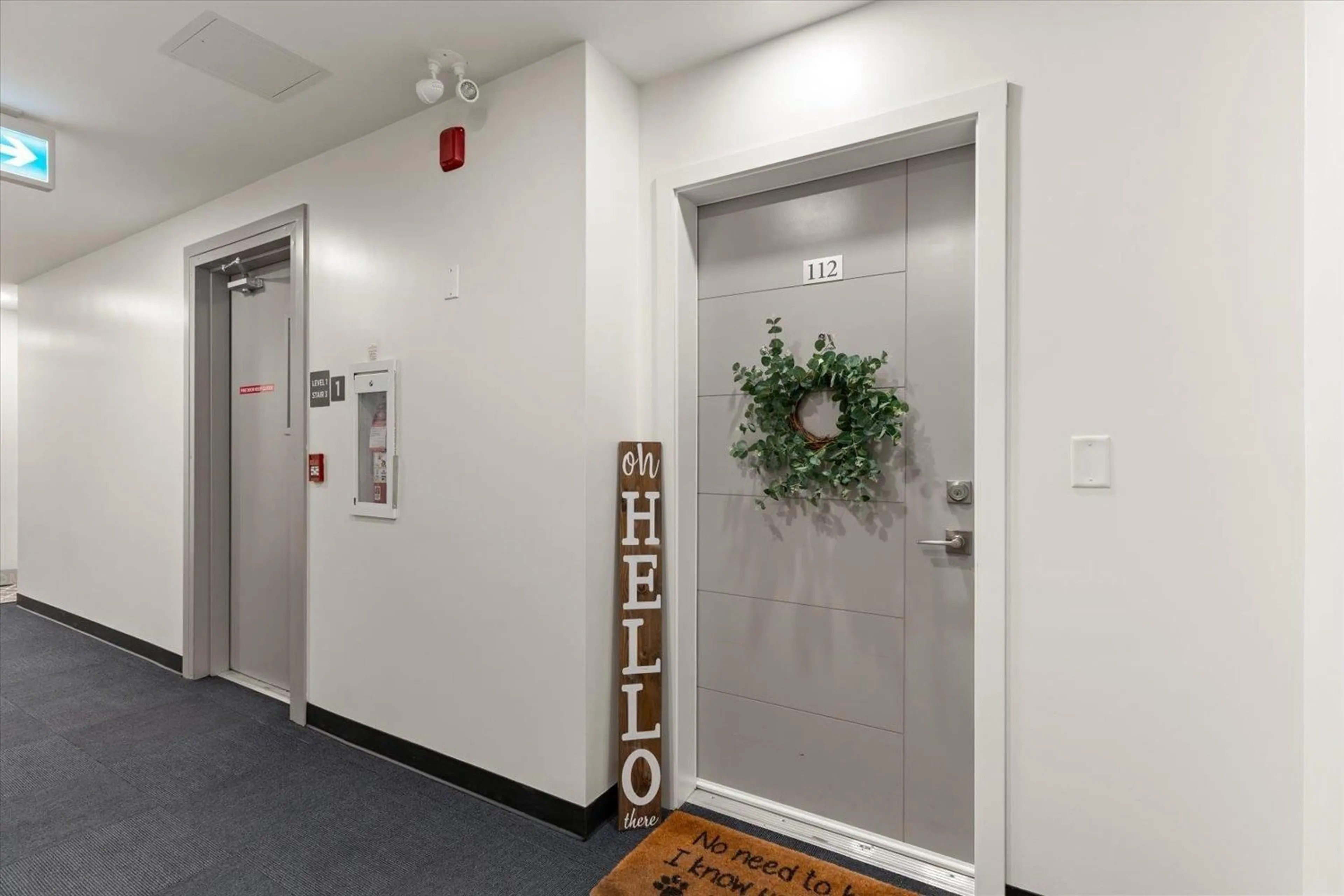 Indoor foyer for 112 - 9450 ROBSON STREET, Chilliwack British Columbia V2P0L7
