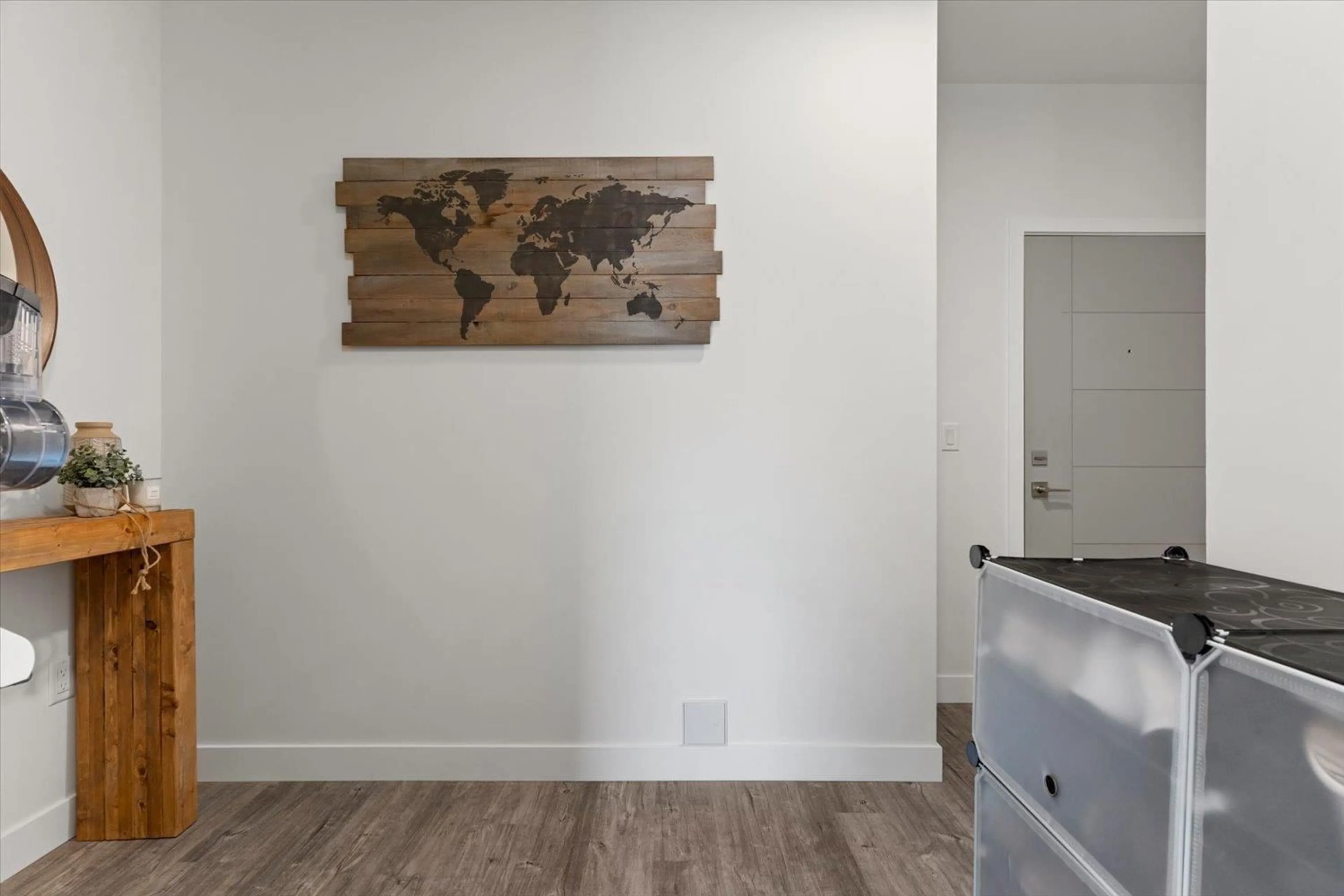 Indoor entryway for 112 - 9450 ROBSON STREET, Chilliwack British Columbia V2P0L7