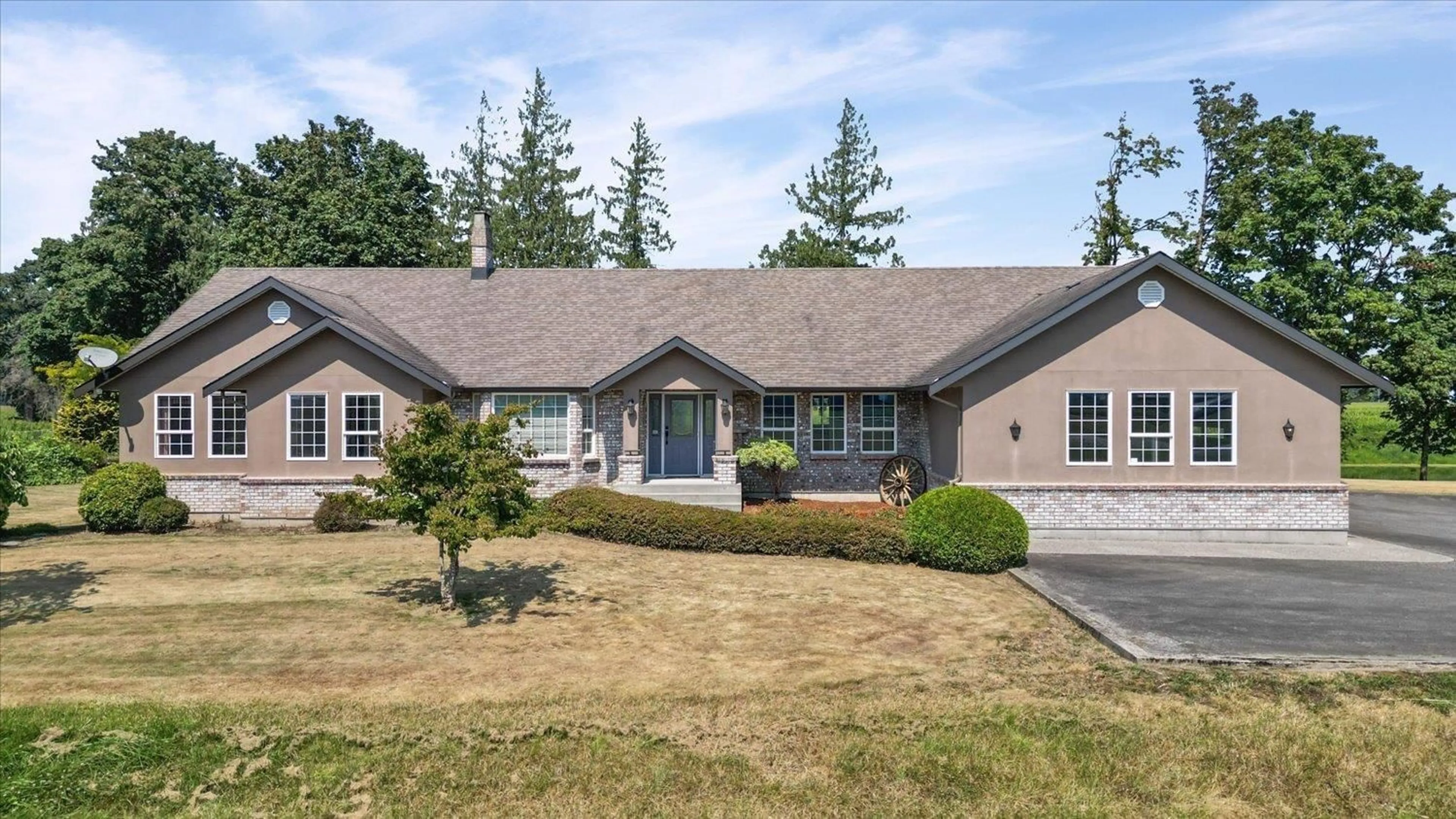 Home with vinyl exterior material, street for 47083 BELL ROAD, Chilliwack British Columbia V2P6H5