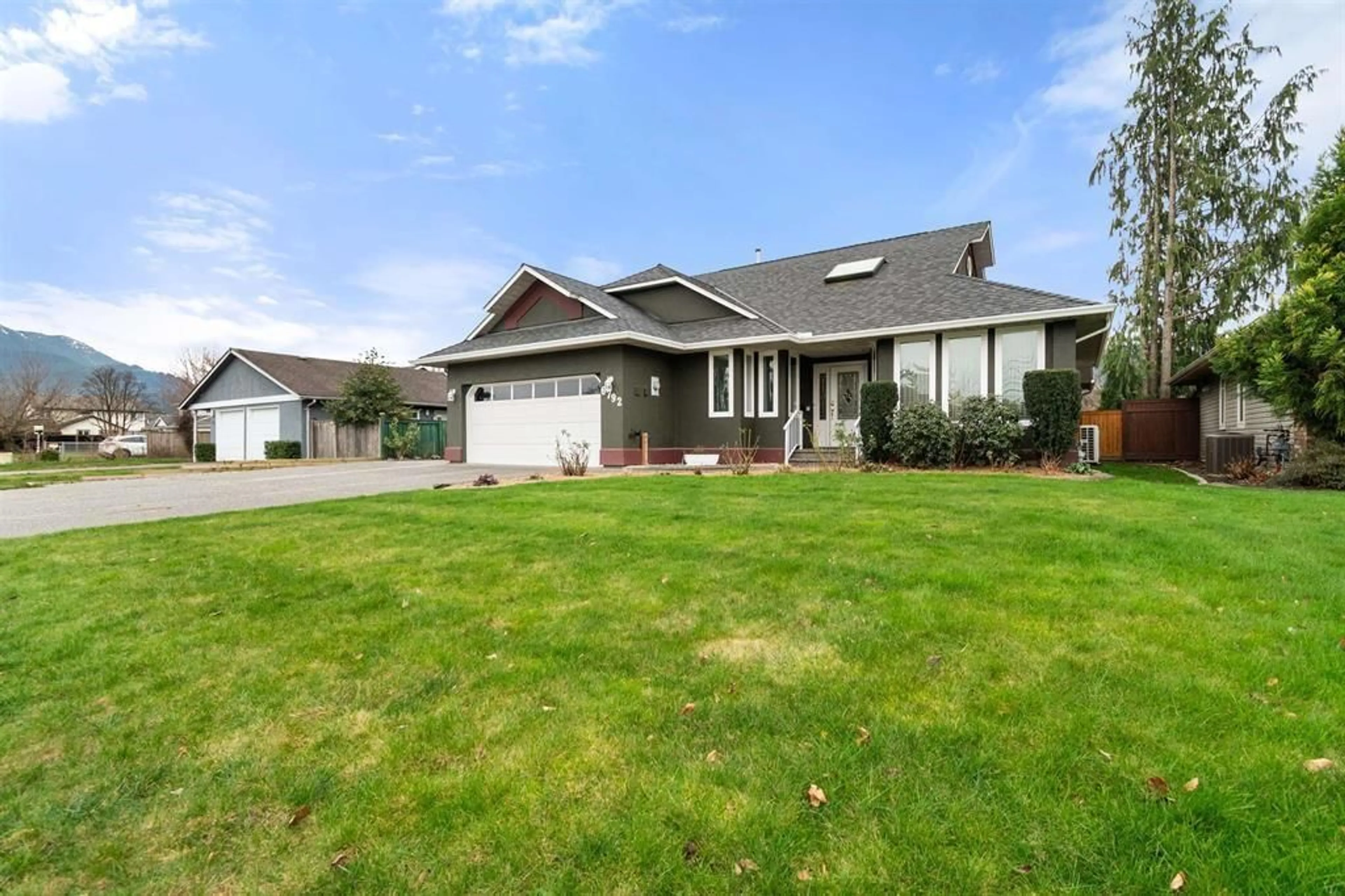 Home with vinyl exterior material, unknown for 6792 HENRY STREET, Chilliwack British Columbia V2R2W1