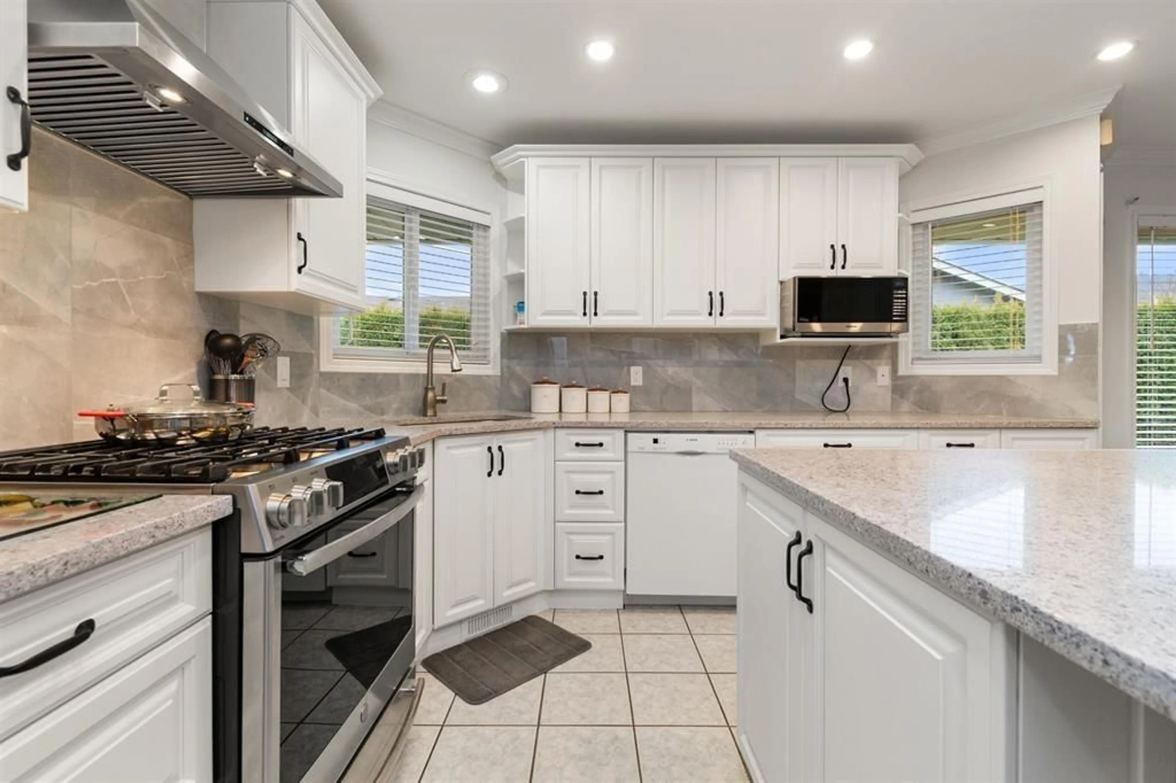 Open concept kitchen, ceramic/tile floor for 6792 HENRY STREET, Chilliwack British Columbia V2R2W1