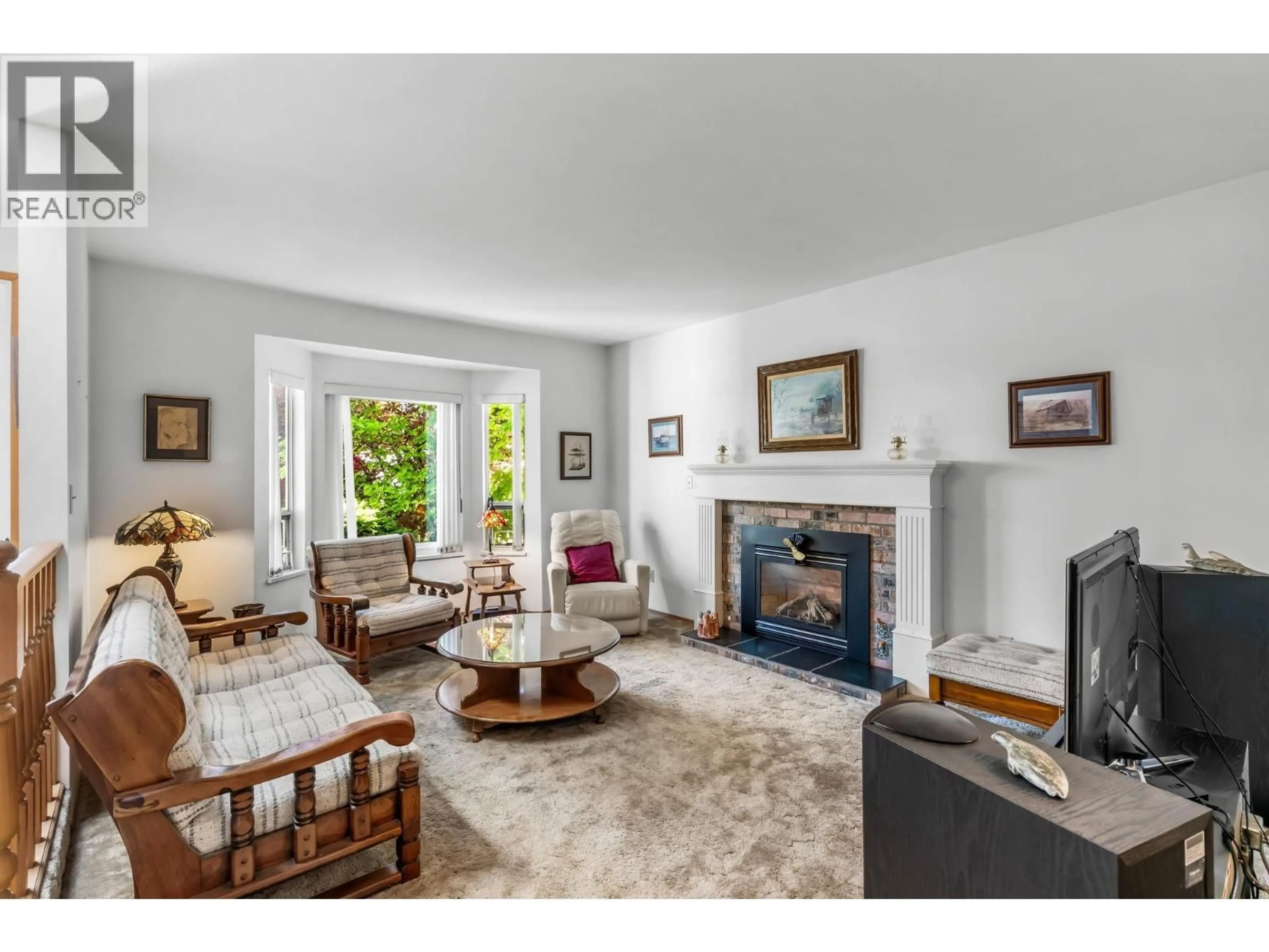 Living room with furniture, unknown for 23410 NIGHTINGALE AVENUE, Maple Ridge British Columbia V2X9C8