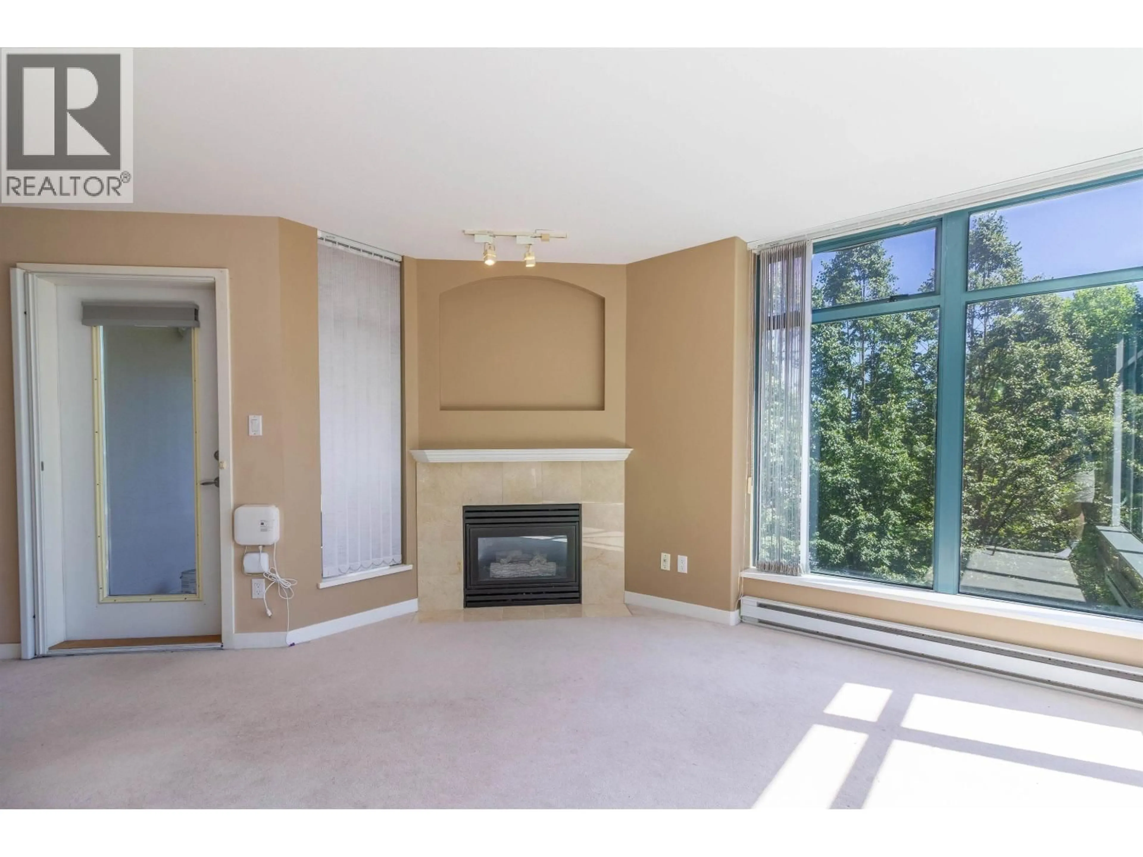 Living room with furniture, unknown for 501 - 4567 HAZEL STREET, Burnaby British Columbia V5H4V4