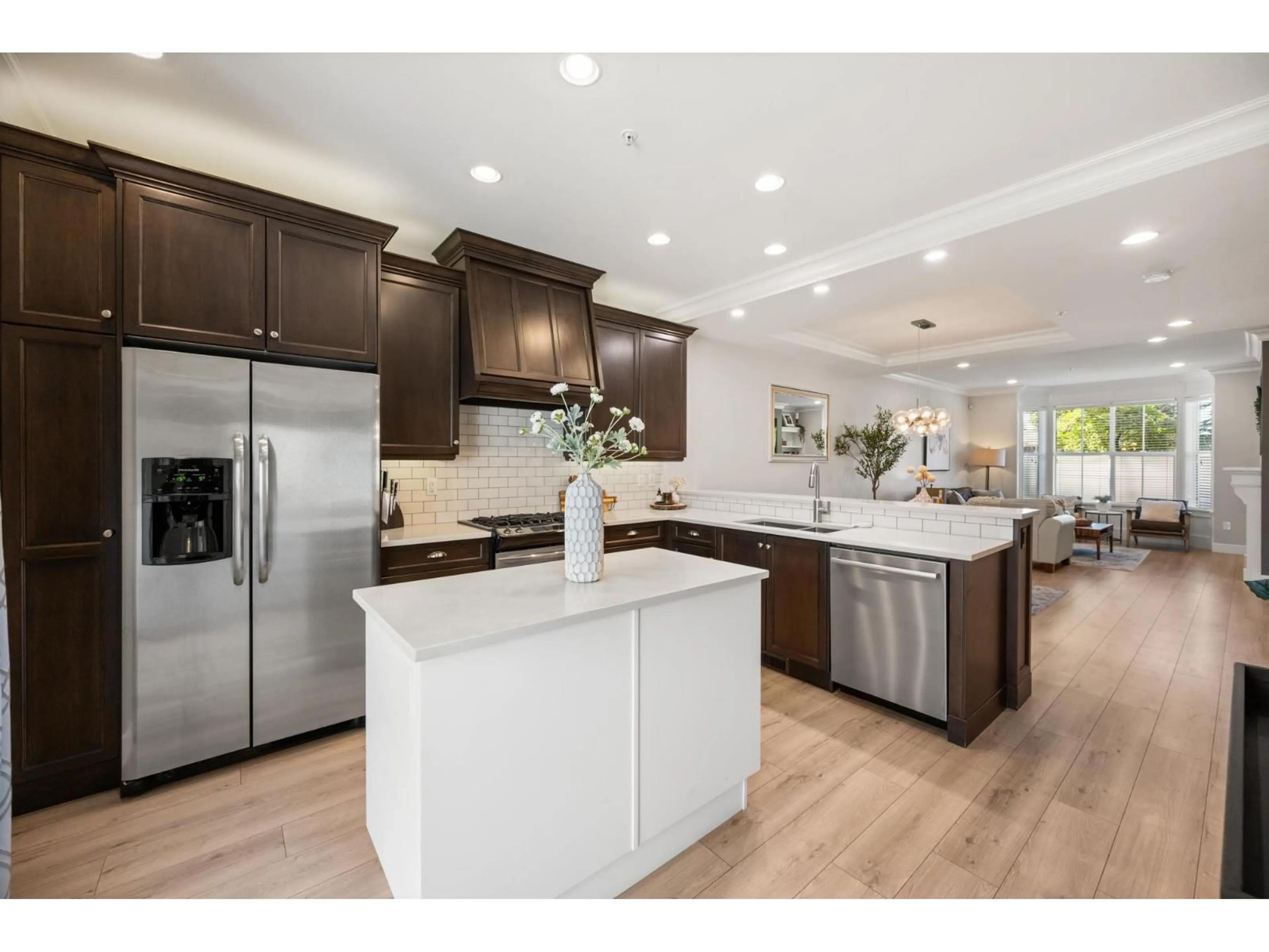 Open concept kitchen, unknown for 25 - 33460 LYNN AVENUE, Abbotsford British Columbia V2S0H6