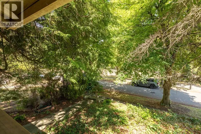 1194 18TH AVENUE, Vancouver 3