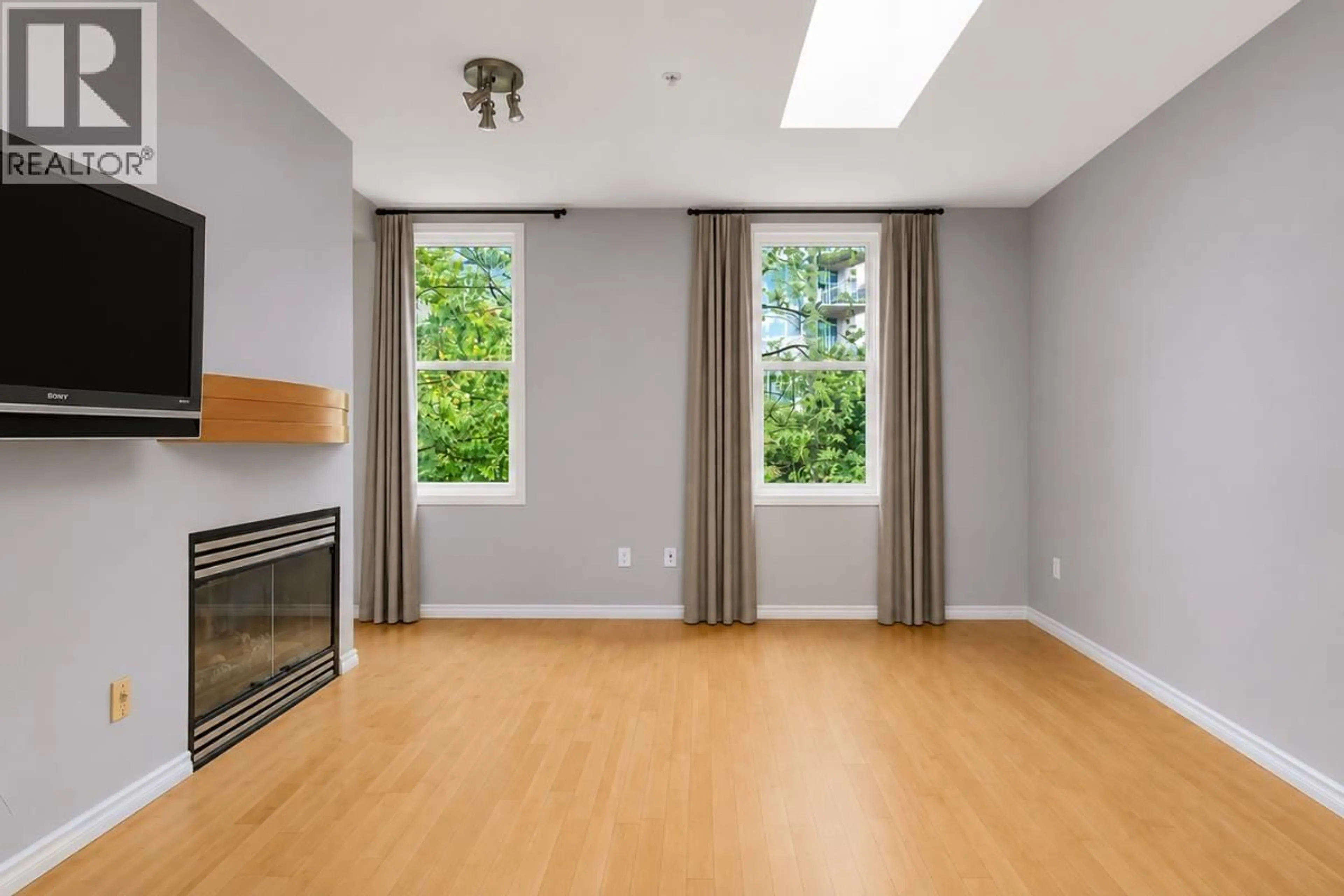 A pic of a room for 103 - 108 ESPLANADE, North Vancouver British Columbia V7M3M8