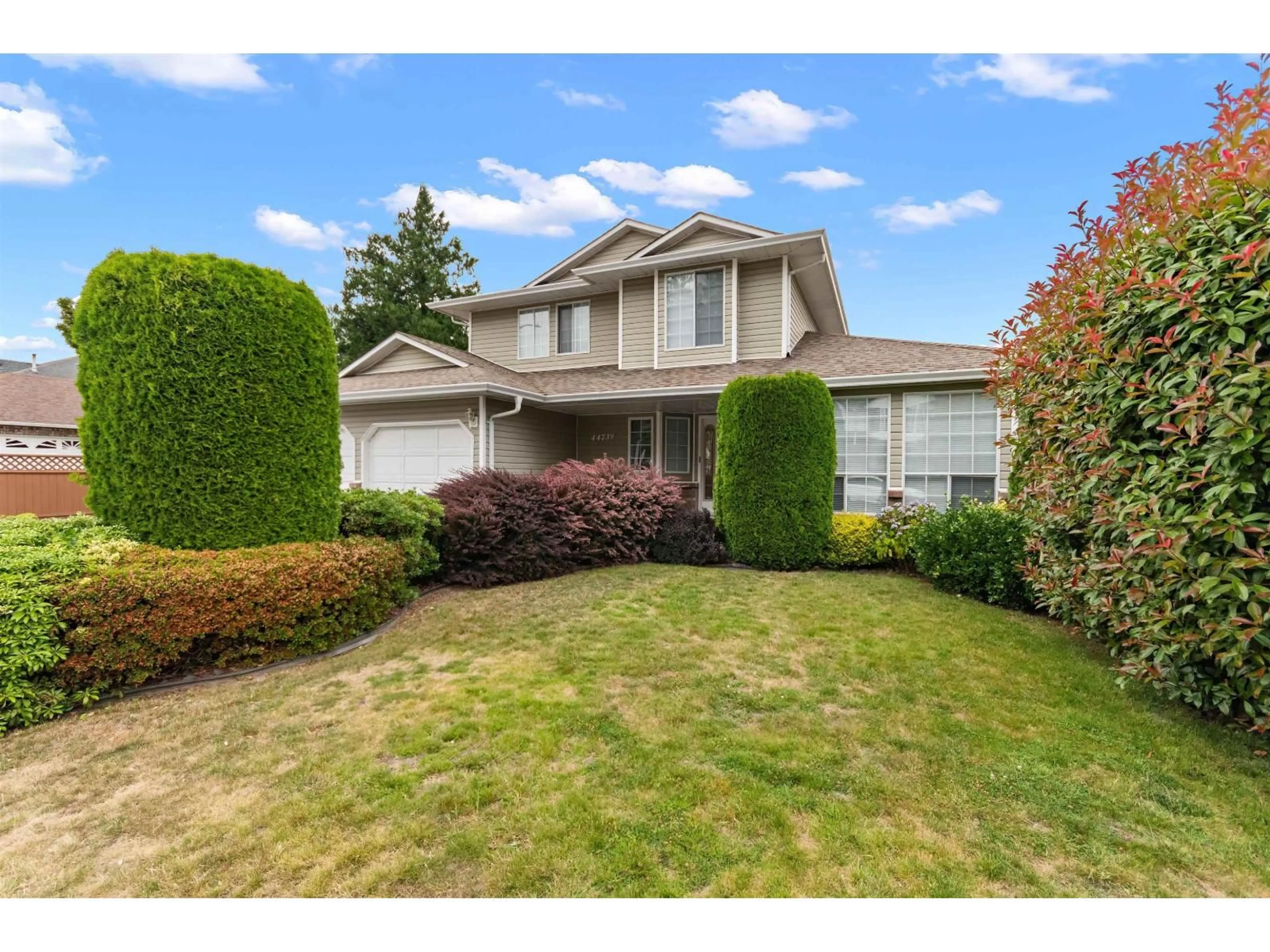 Home with vinyl exterior material, street for 44739 CUMBERLAND AVENUE, Chilliwack British Columbia V2R3B9