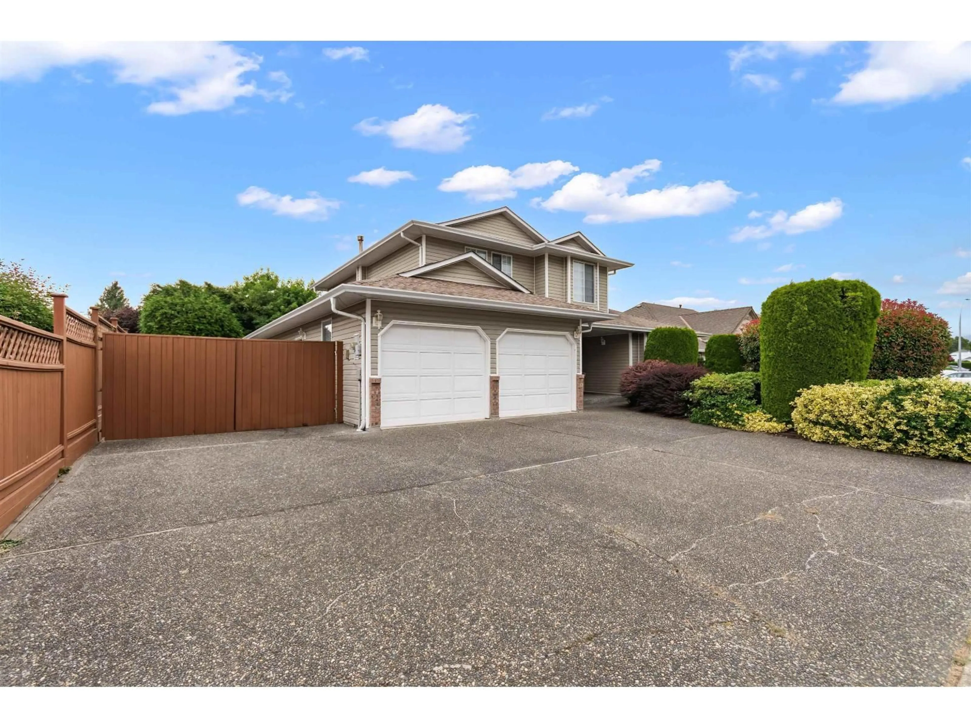 Home with vinyl exterior material, street for 44739 CUMBERLAND AVENUE, Chilliwack British Columbia V2R3B9