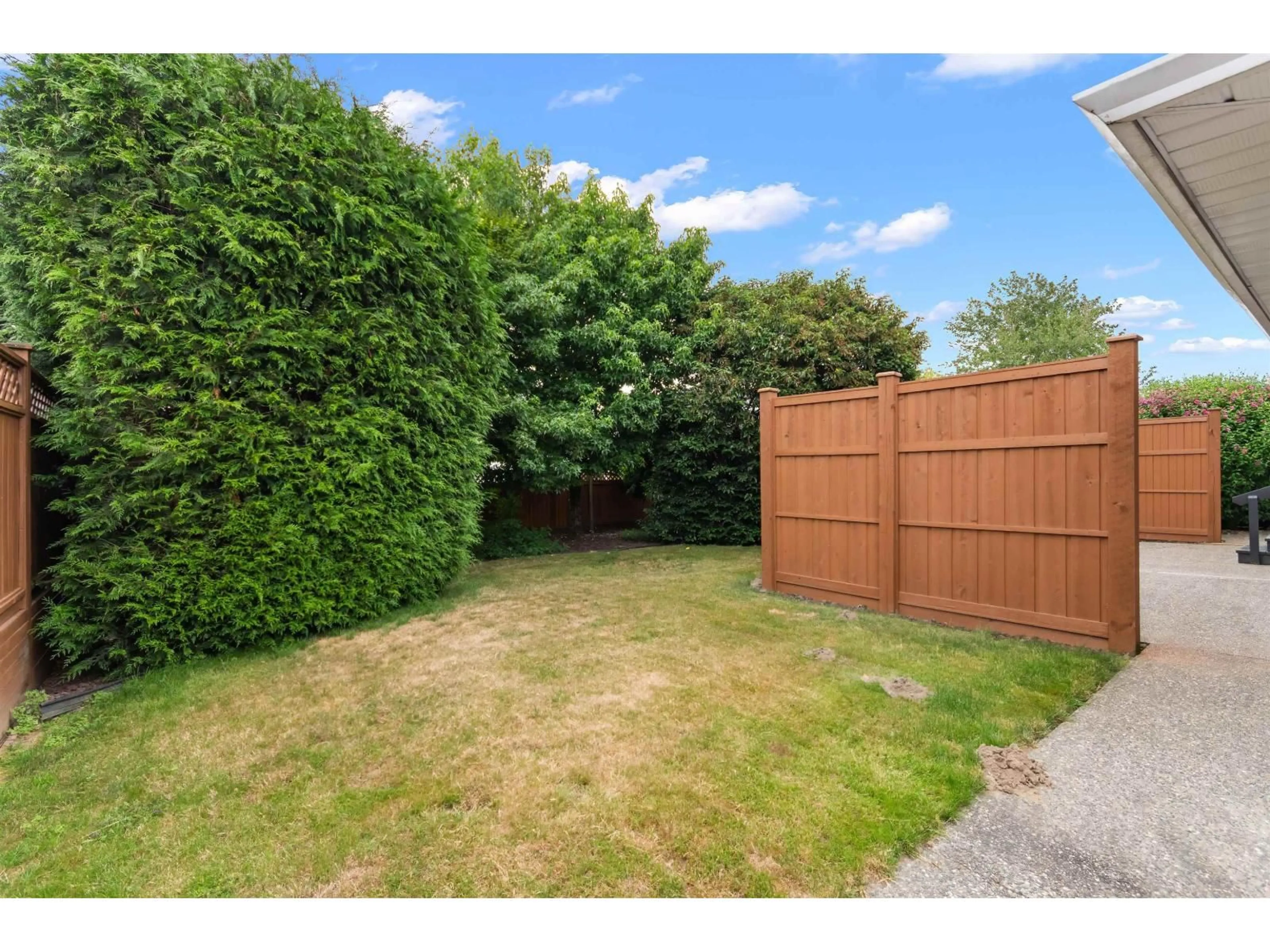 A pic from outside/outdoor area/front of a property/back of a property/a pic from drone, street for 44739 CUMBERLAND AVENUE, Chilliwack British Columbia V2R3B9