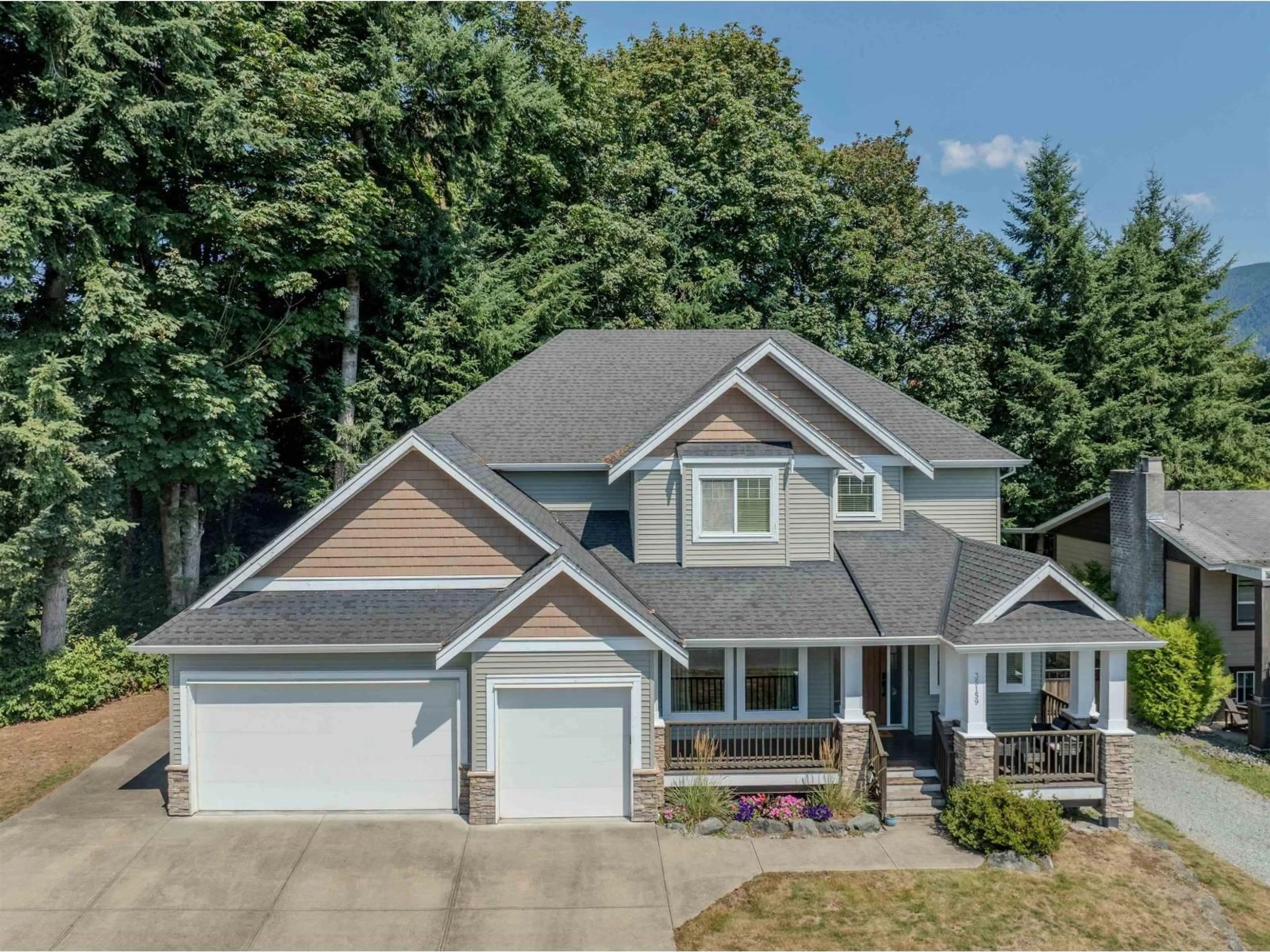 Home with vinyl exterior material, street for 35159 MCEWEN AVENUE, Mission British Columbia V2V6R4