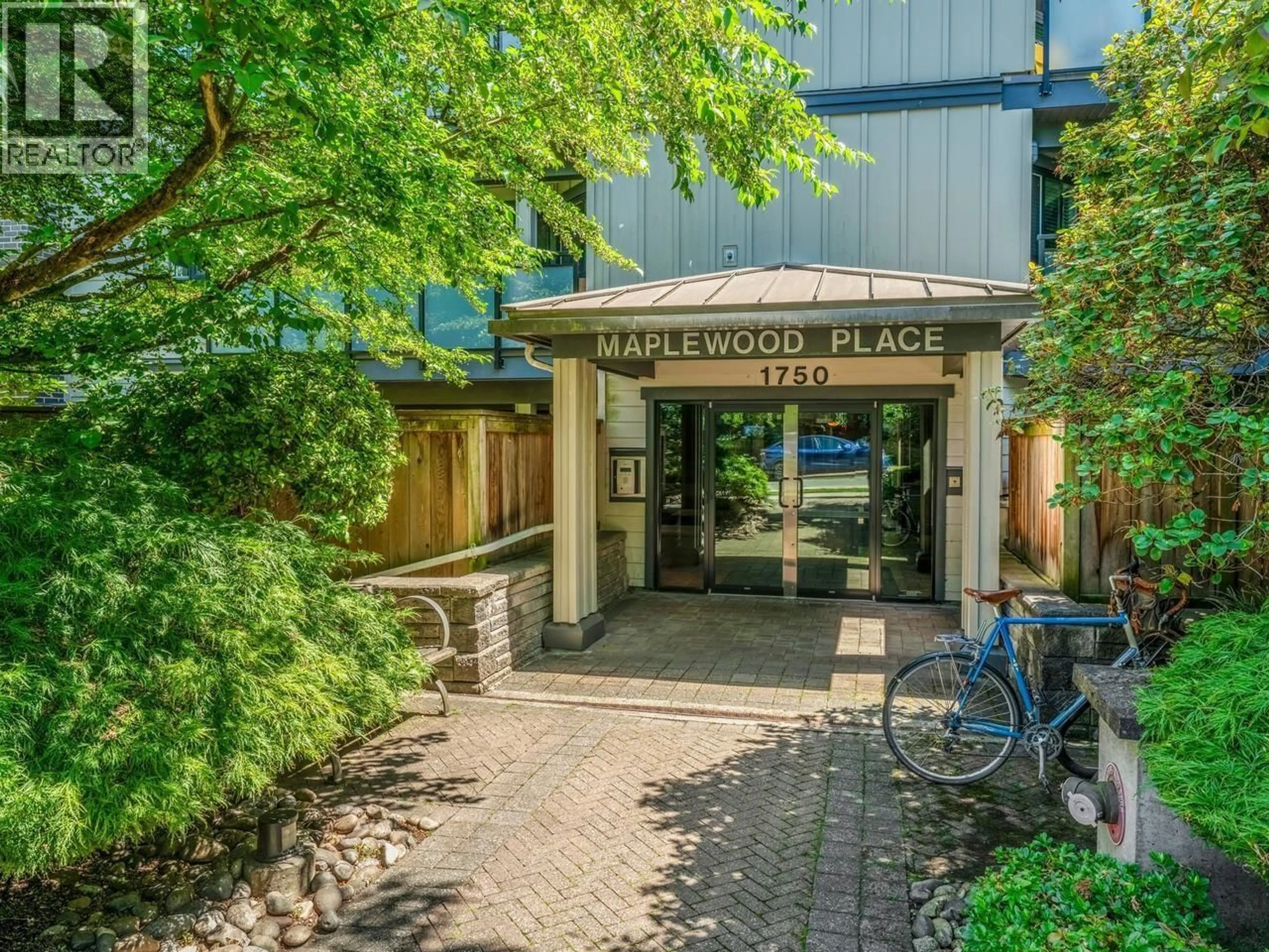 Indoor foyer for 202 - 1750 MAPLE STREET, Vancouver British Columbia V6J3S6