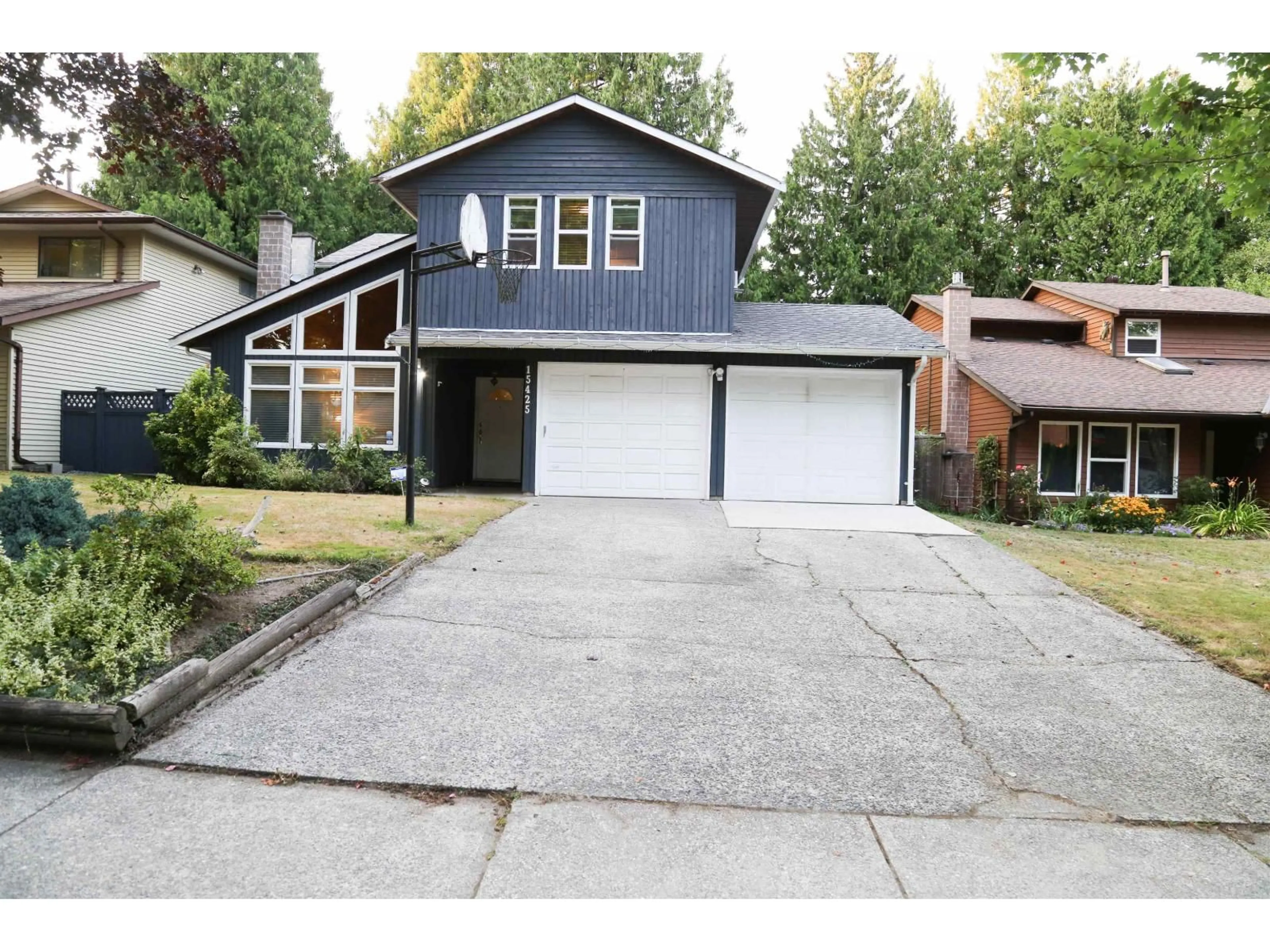 Home with vinyl exterior material, street for 15425 98TH AVENUE, Surrey British Columbia V3R7G2