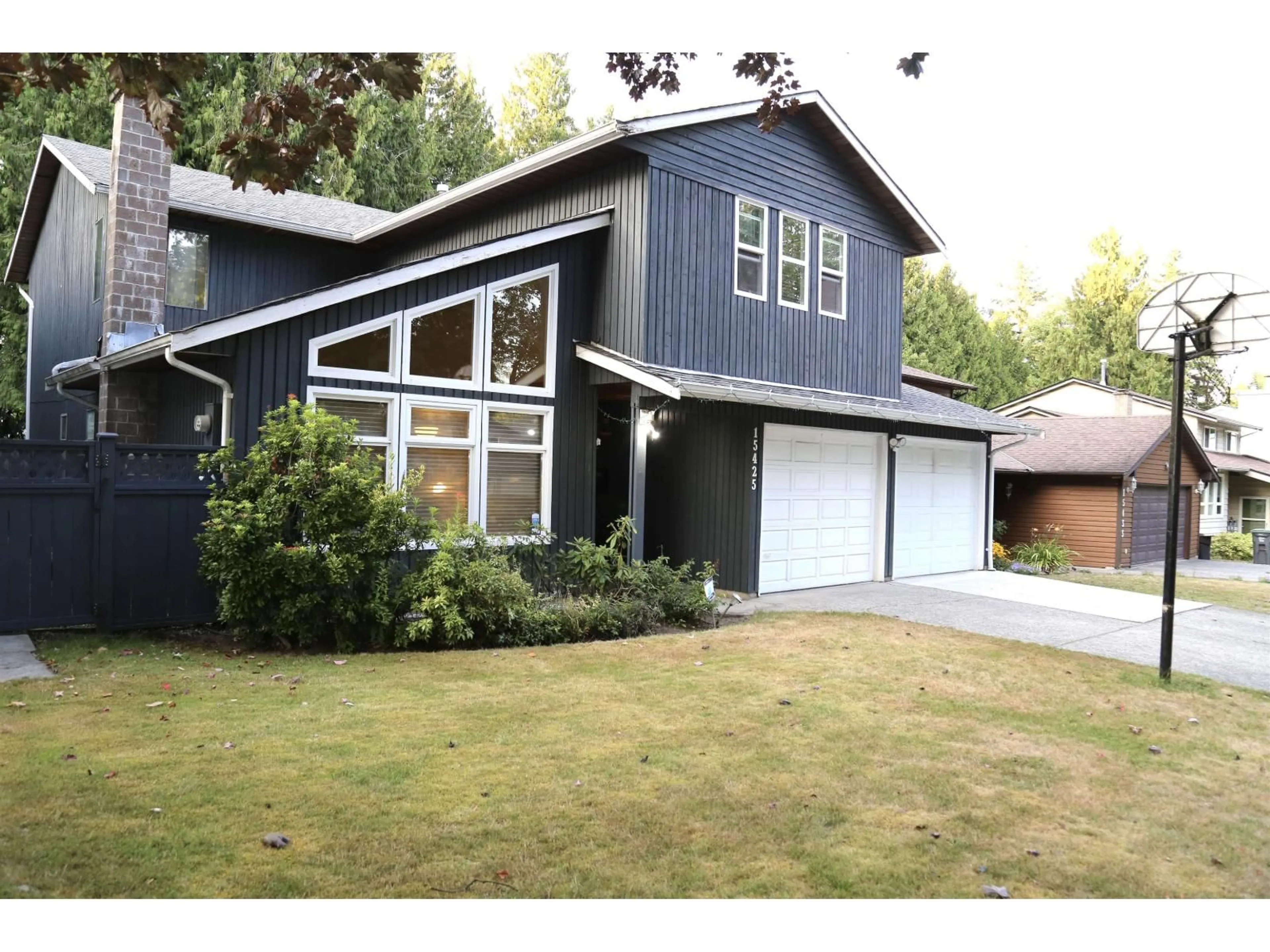 Home with vinyl exterior material, street for 15425 98TH AVENUE, Surrey British Columbia V3R7G2