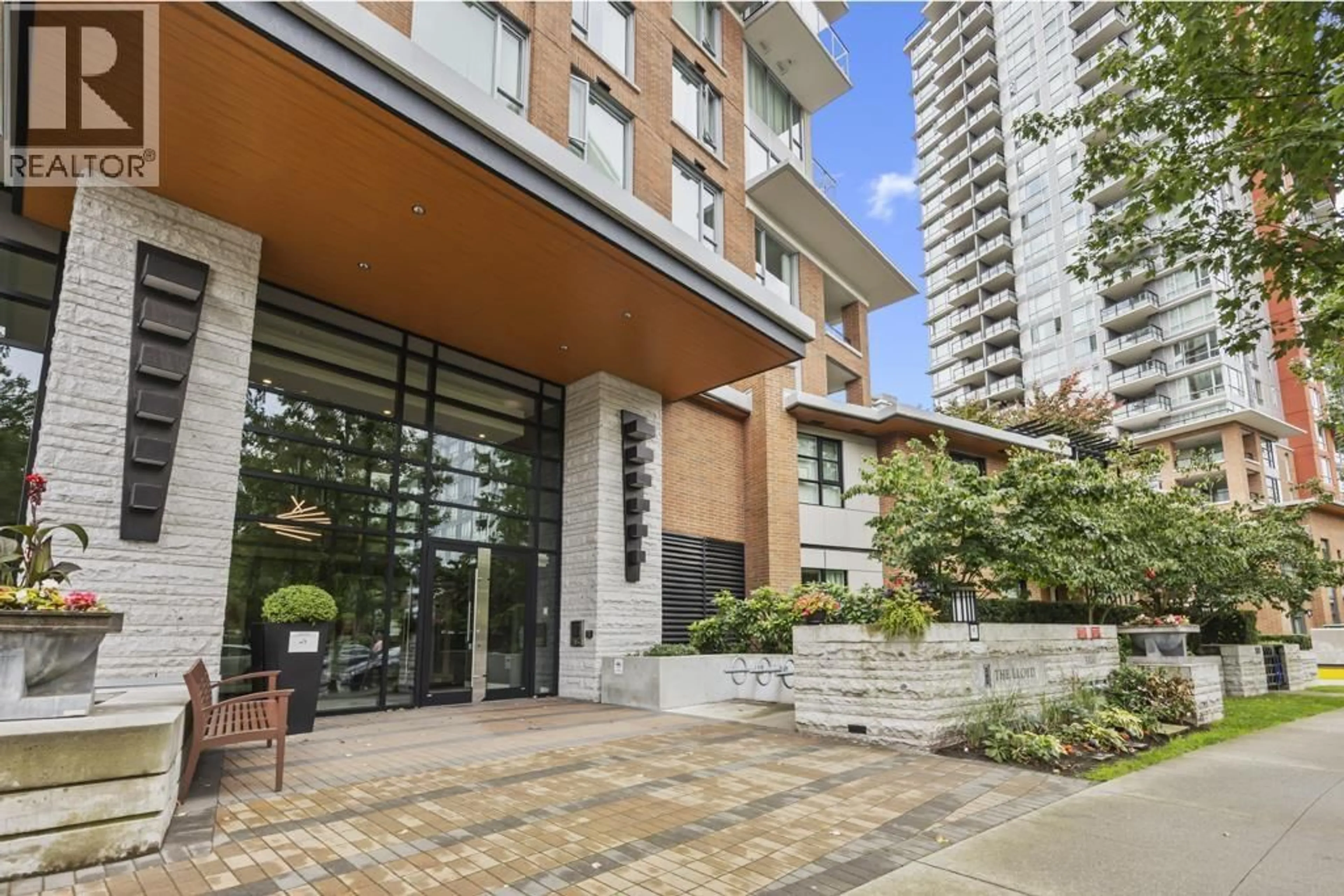 Indoor foyer for 2404 - 3100 WINDSOR GATE, Coquitlam British Columbia V3B0P3