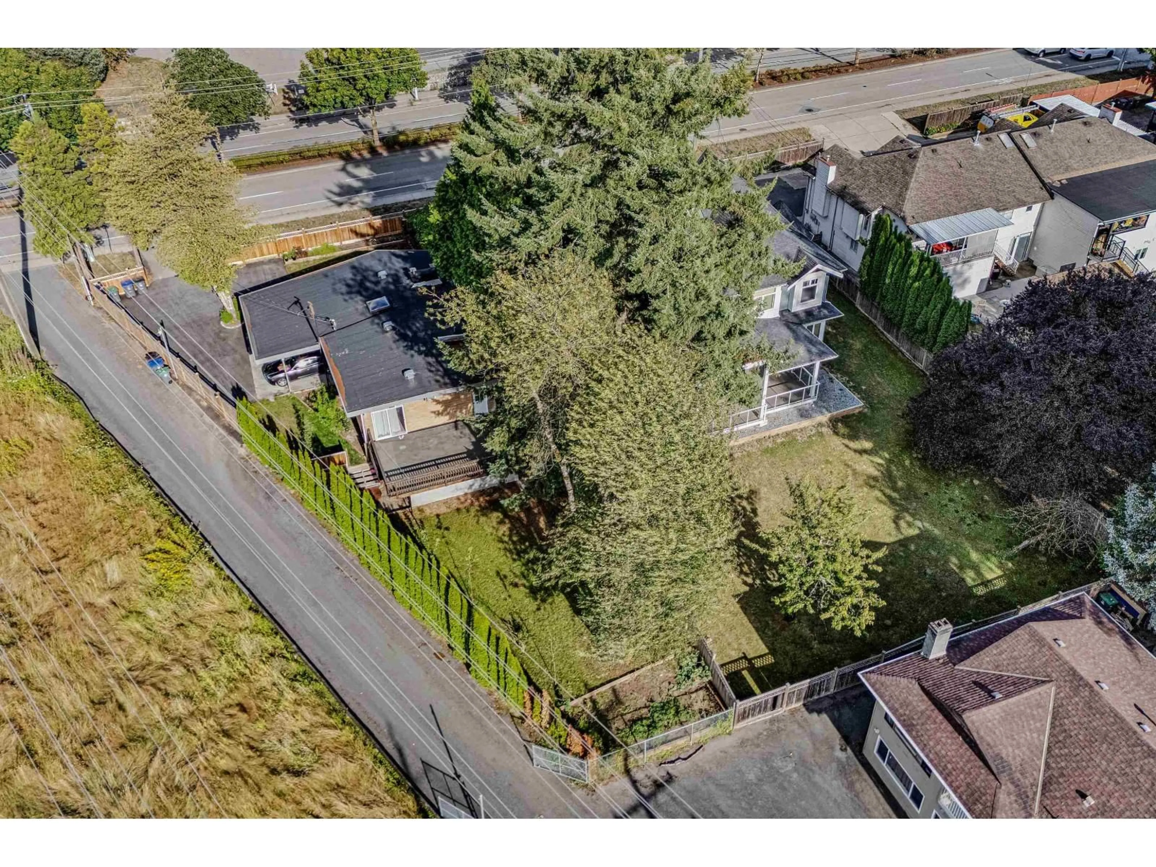 A pic from outside/outdoor area/front of a property/back of a property/a pic from drone, street for 9387 140 STREET, Surrey British Columbia V3V5Z3