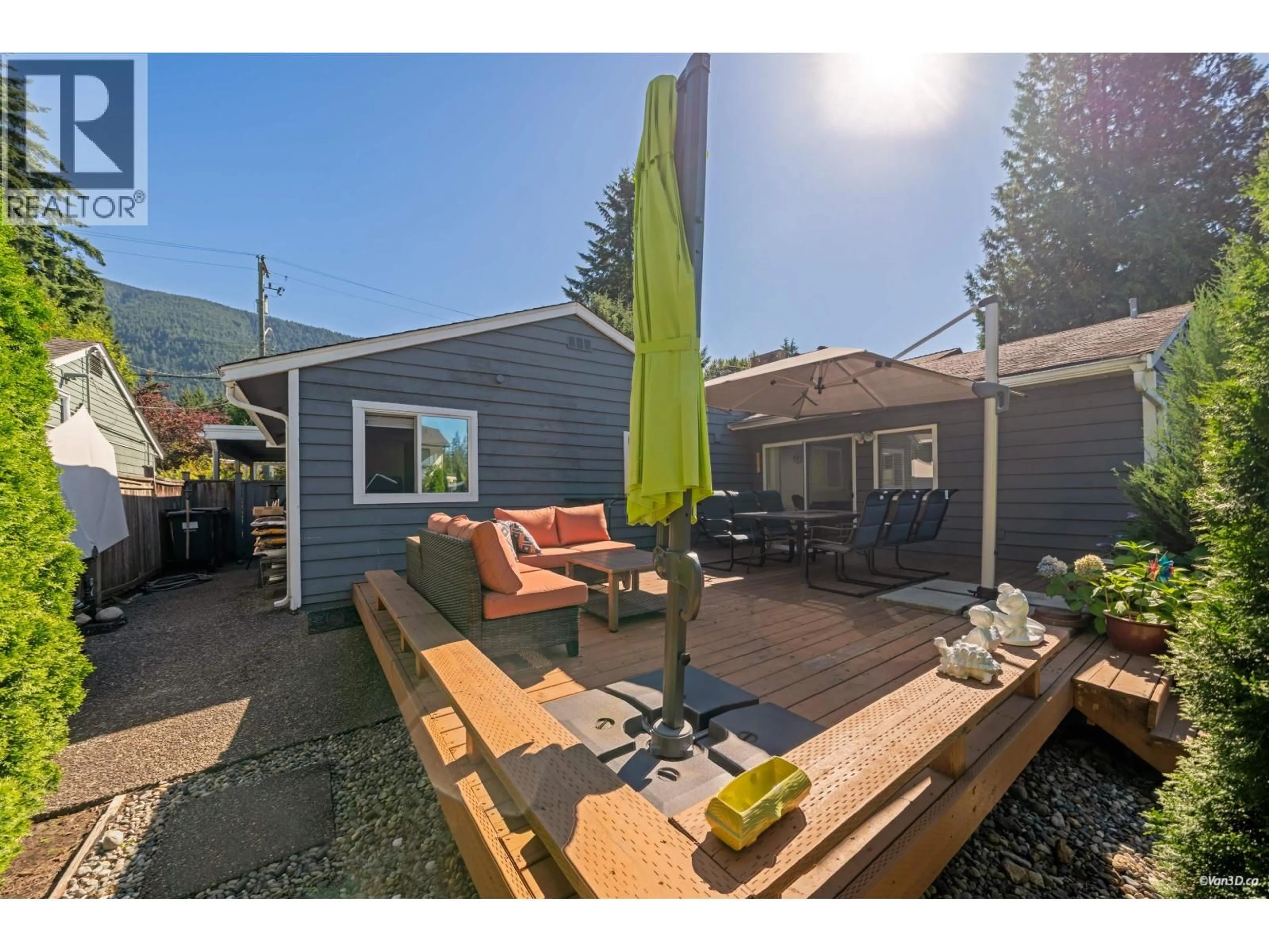 Patio, mountain view for 1043 BELVEDERE DRIVE, North Vancouver British Columbia V7R2C6