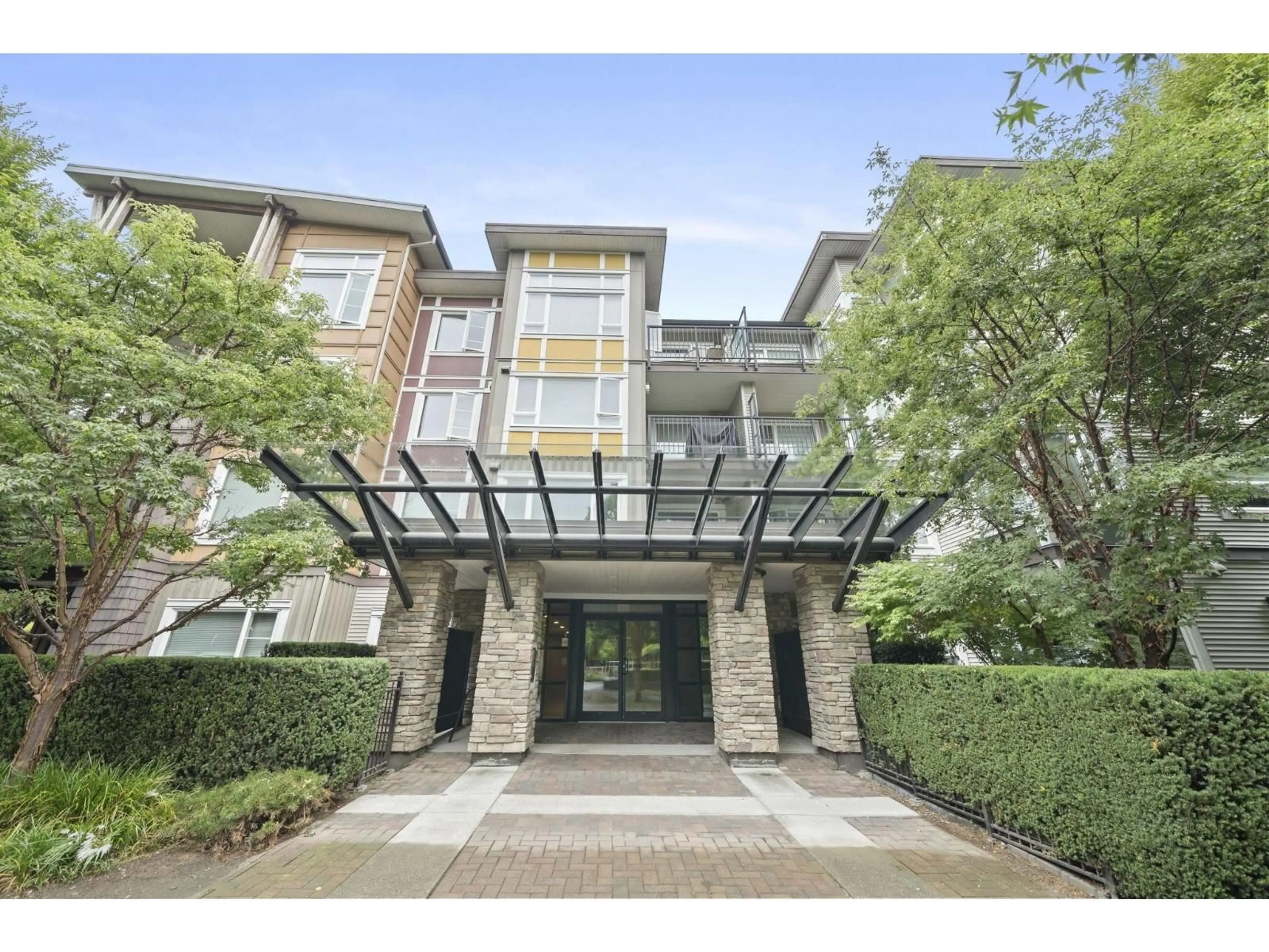 Indoor foyer for 104 - 13740 75A AVENUE, Surrey British Columbia V3W0E8