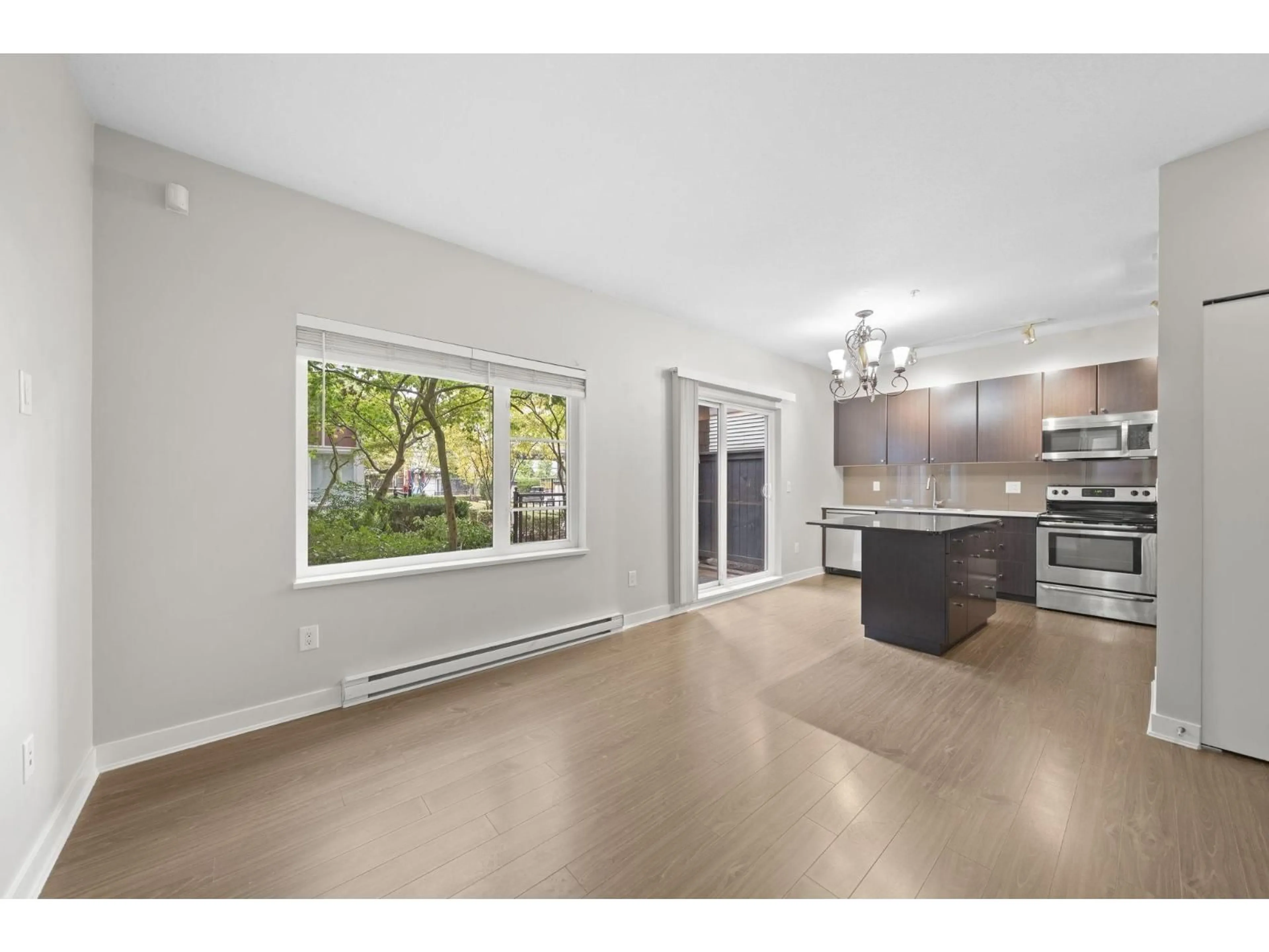 Open concept kitchen, wood/laminate floor for 104 - 13740 75A AVENUE, Surrey British Columbia V3W0E8