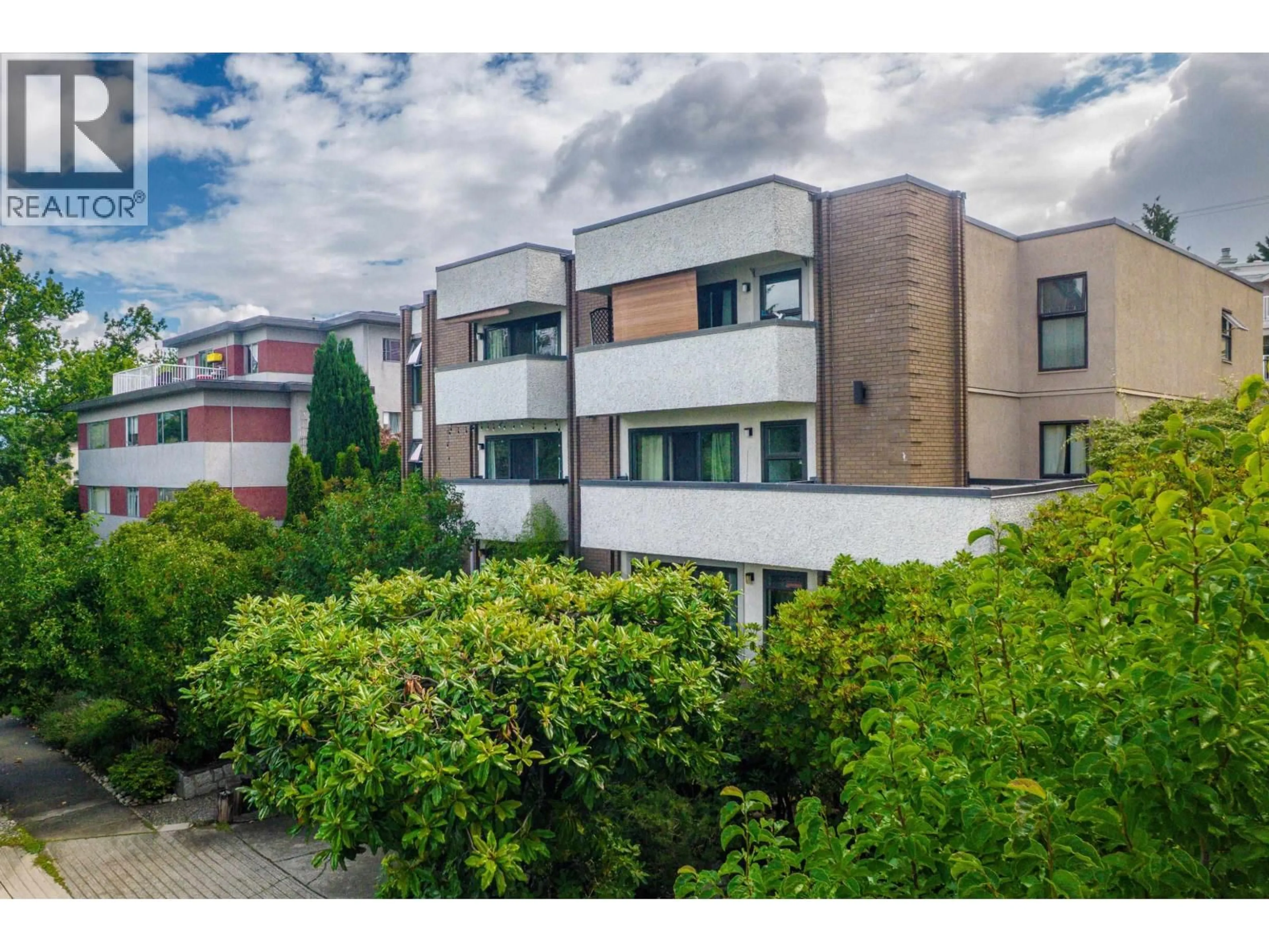 A pic from outside/outdoor area/front of a property/back of a property/a pic from drone, street for 203 - 2240 WALL STREET, Vancouver British Columbia V5L1B6