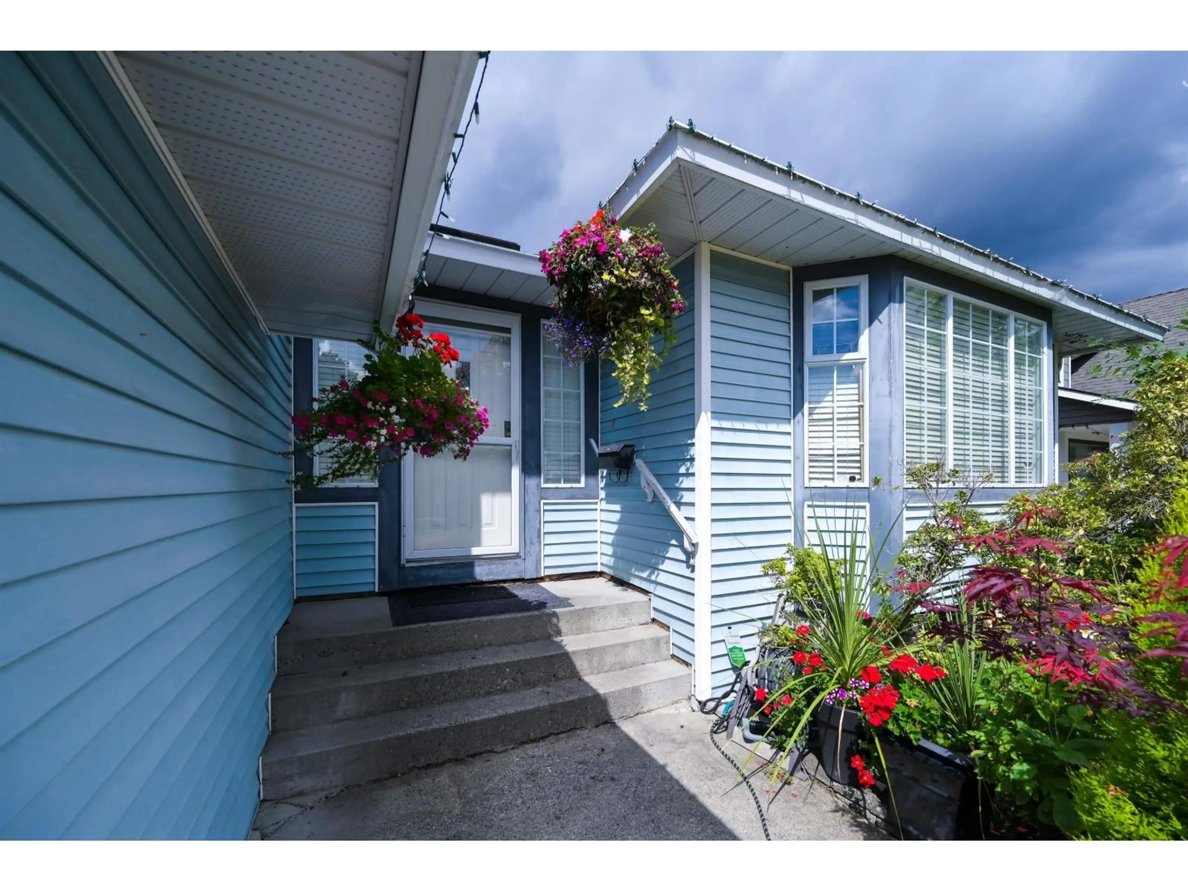 Unknown for 15477 93A AVENUE, Surrey British Columbia V3R9P9